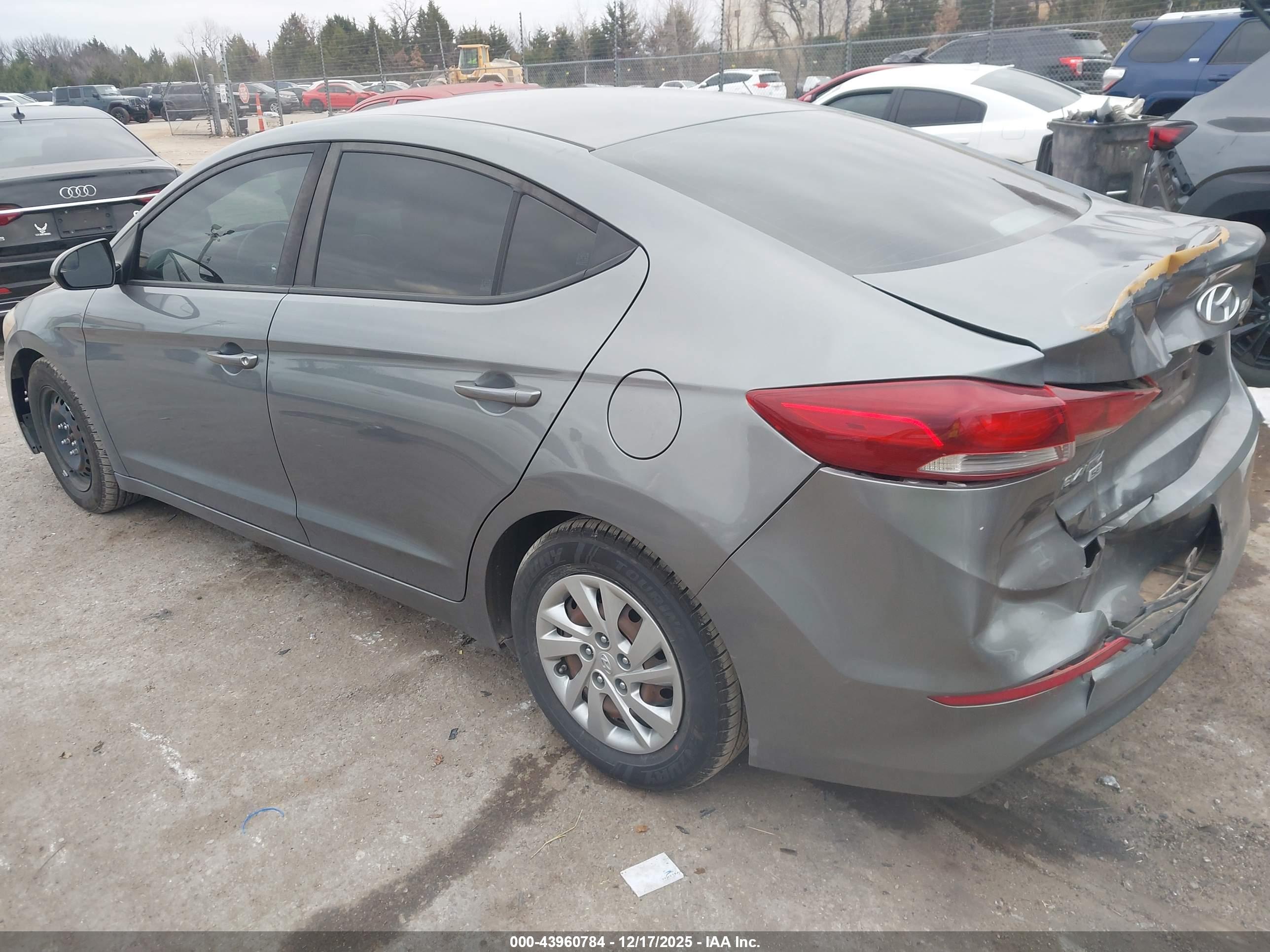 HYUNDAI ELANTRA image 3