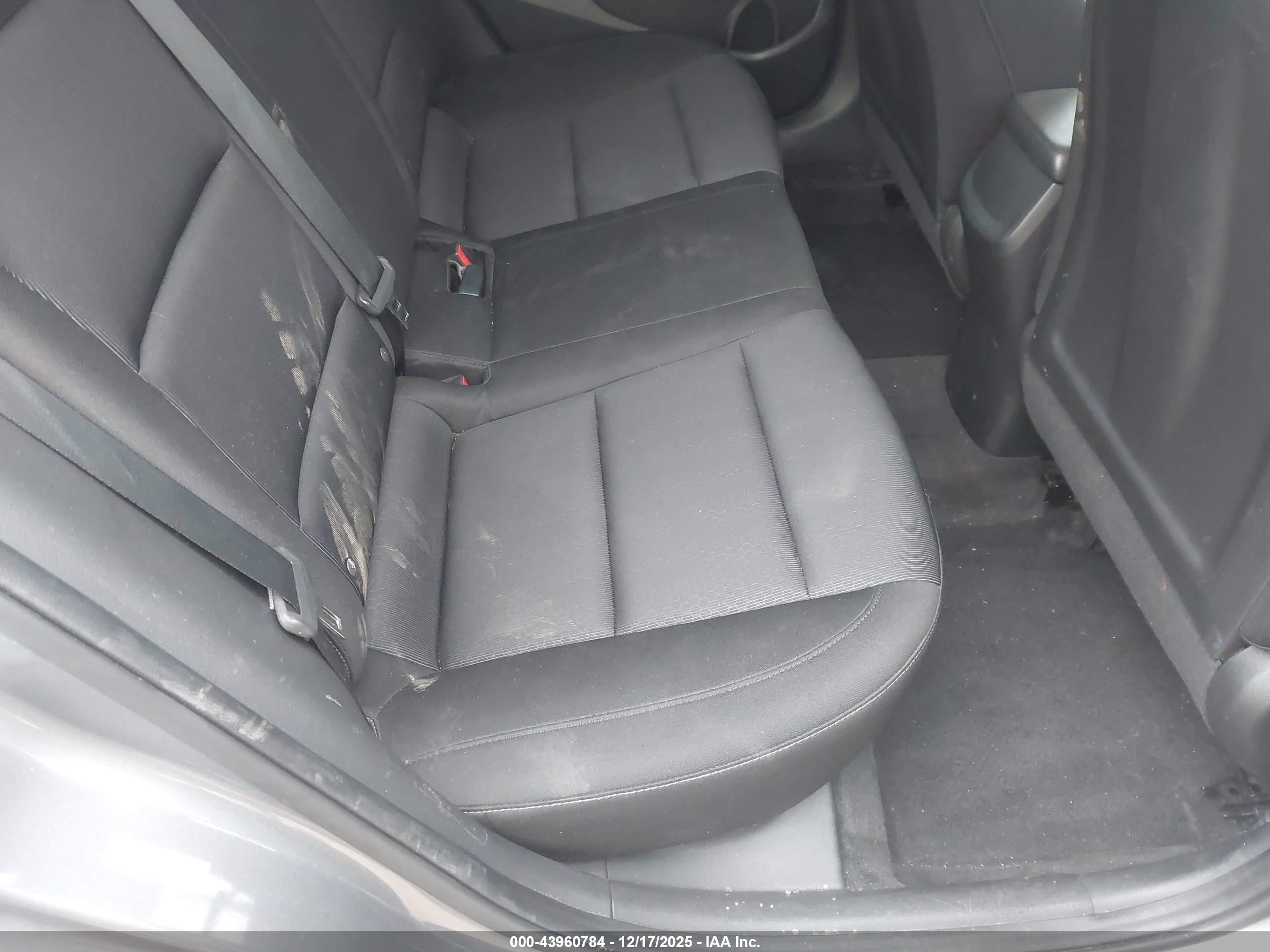 HYUNDAI ELANTRA image 8
