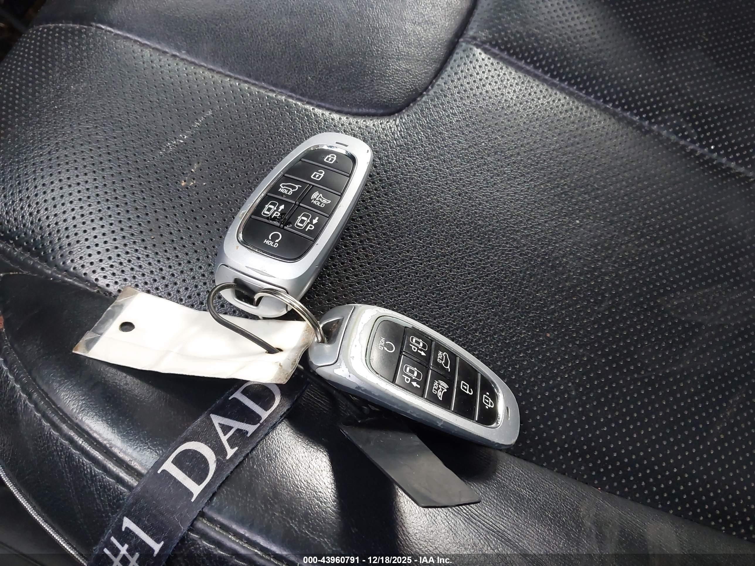 HYUNDAI SANTA image 11