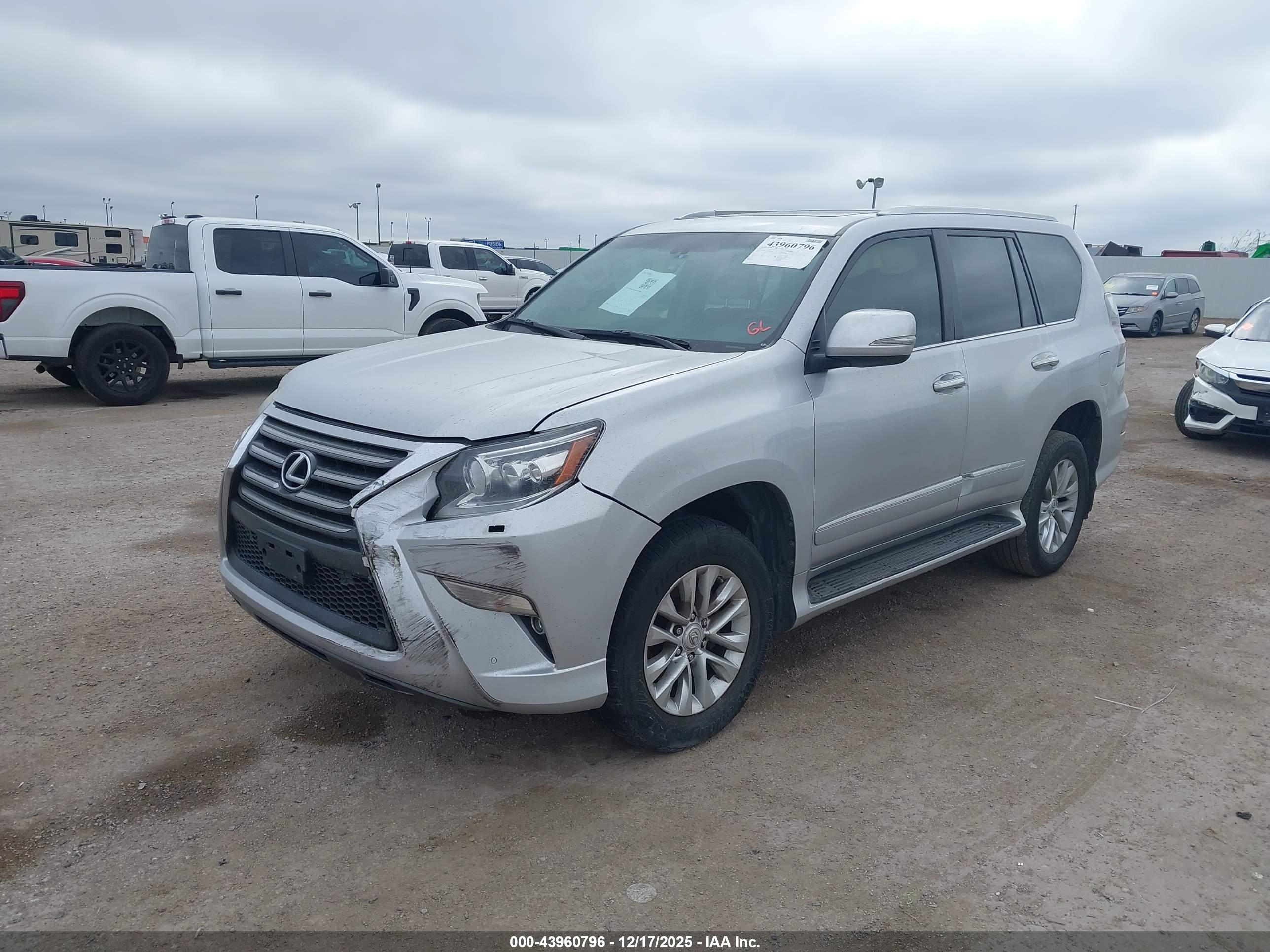 LEXUS GX image 2