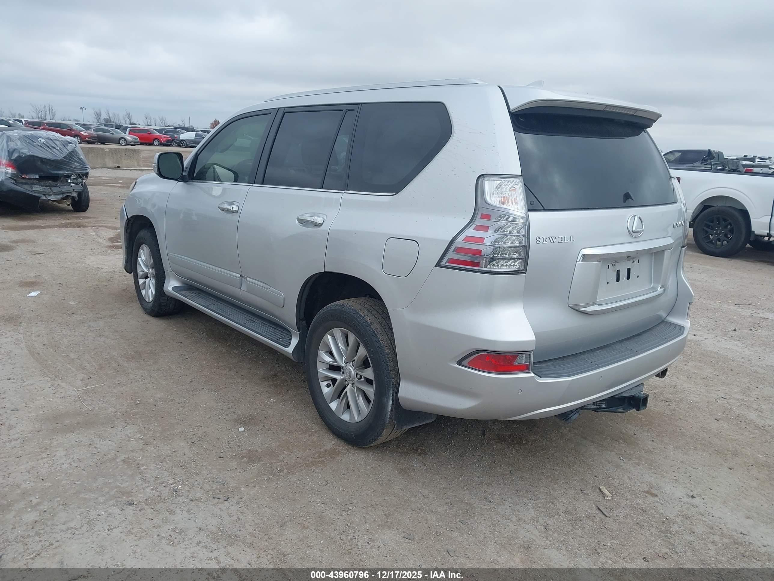LEXUS GX image 3