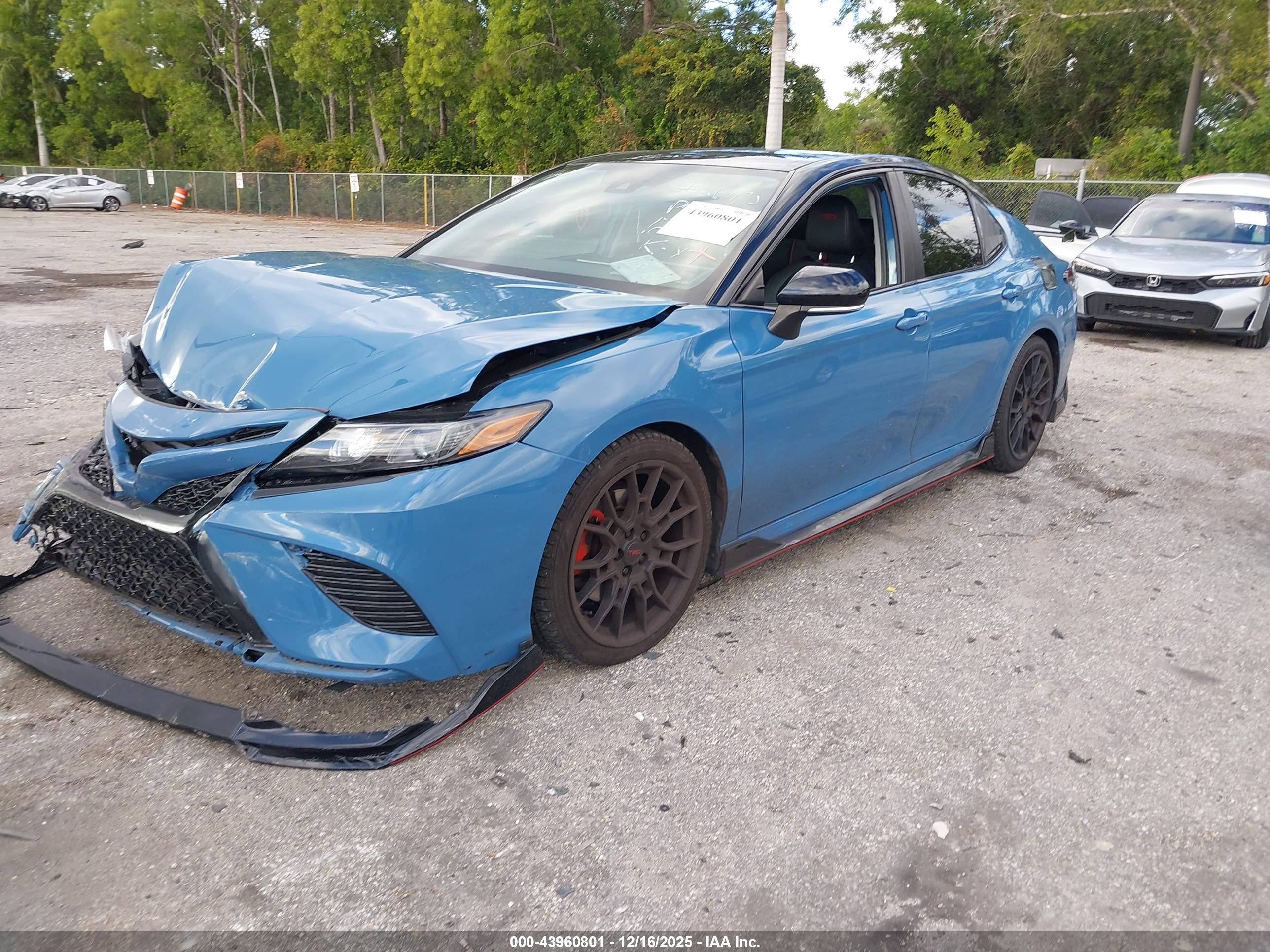 TOYOTA CAMRY image 2