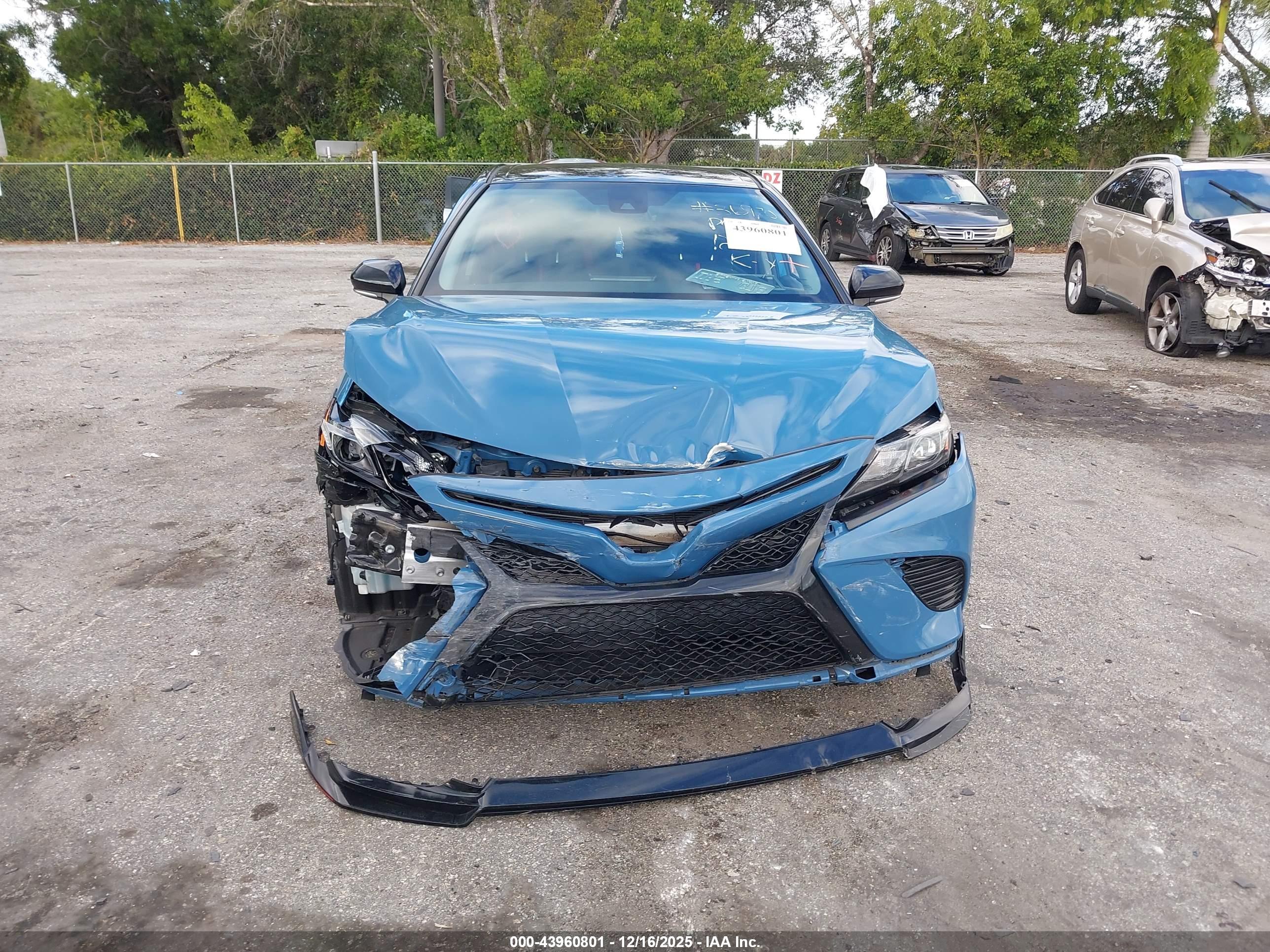 TOYOTA CAMRY image 6