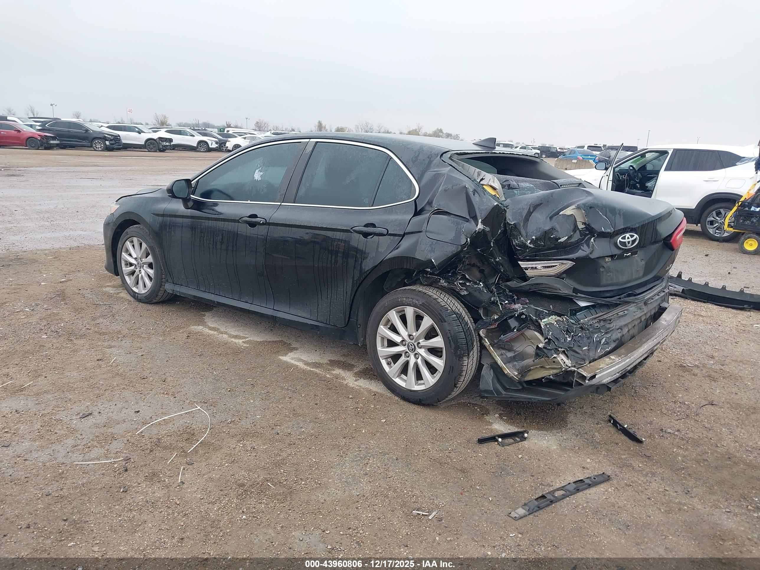 TOYOTA CAMRY image 3