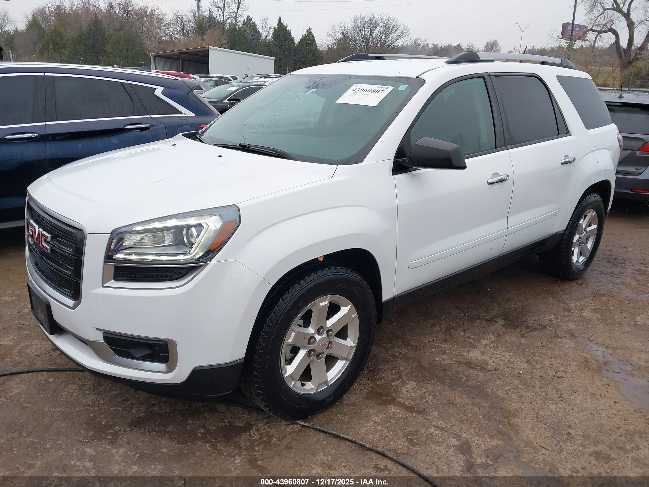 GMC ACADIA image 2