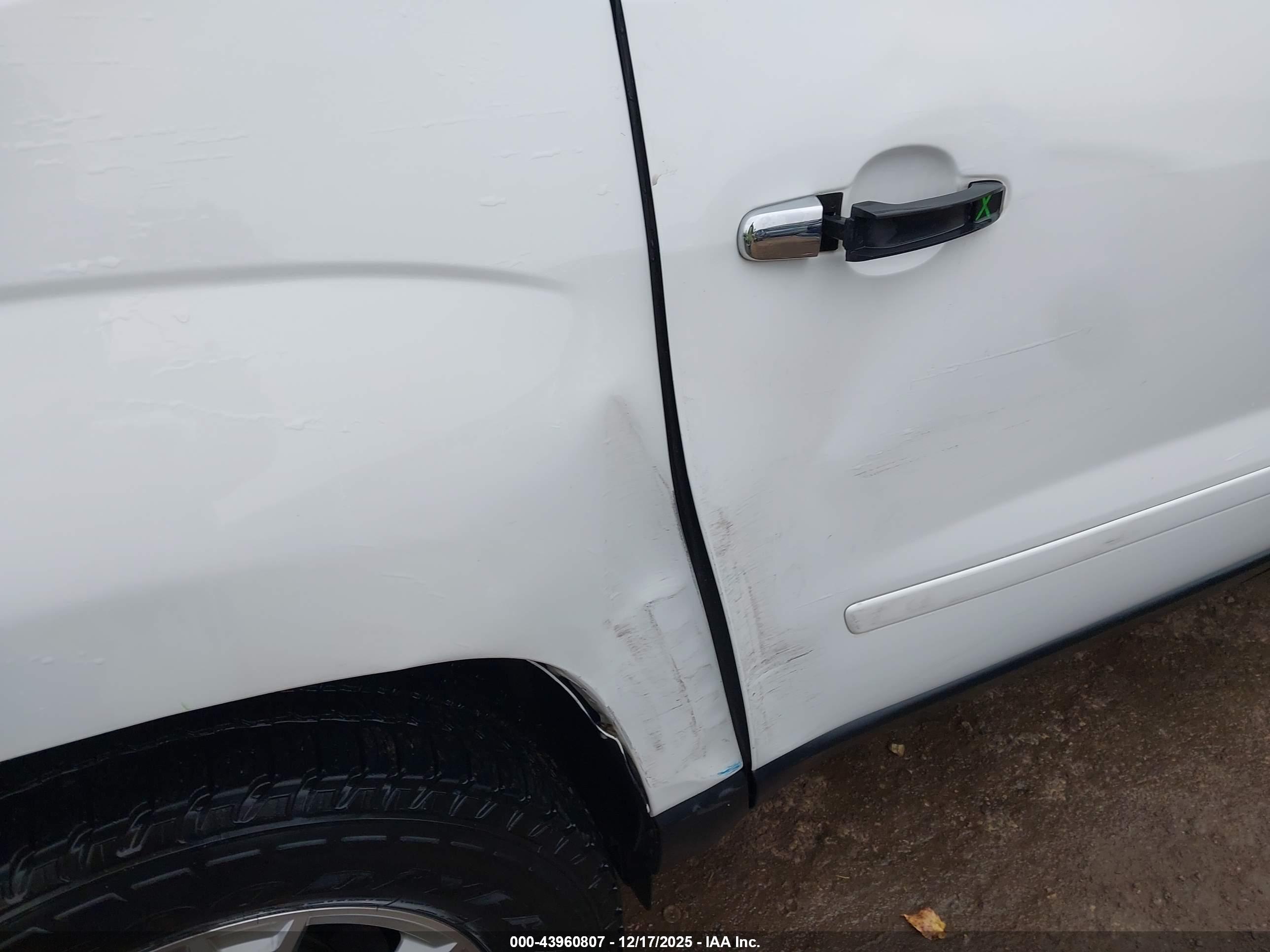 GMC ACADIA image 6