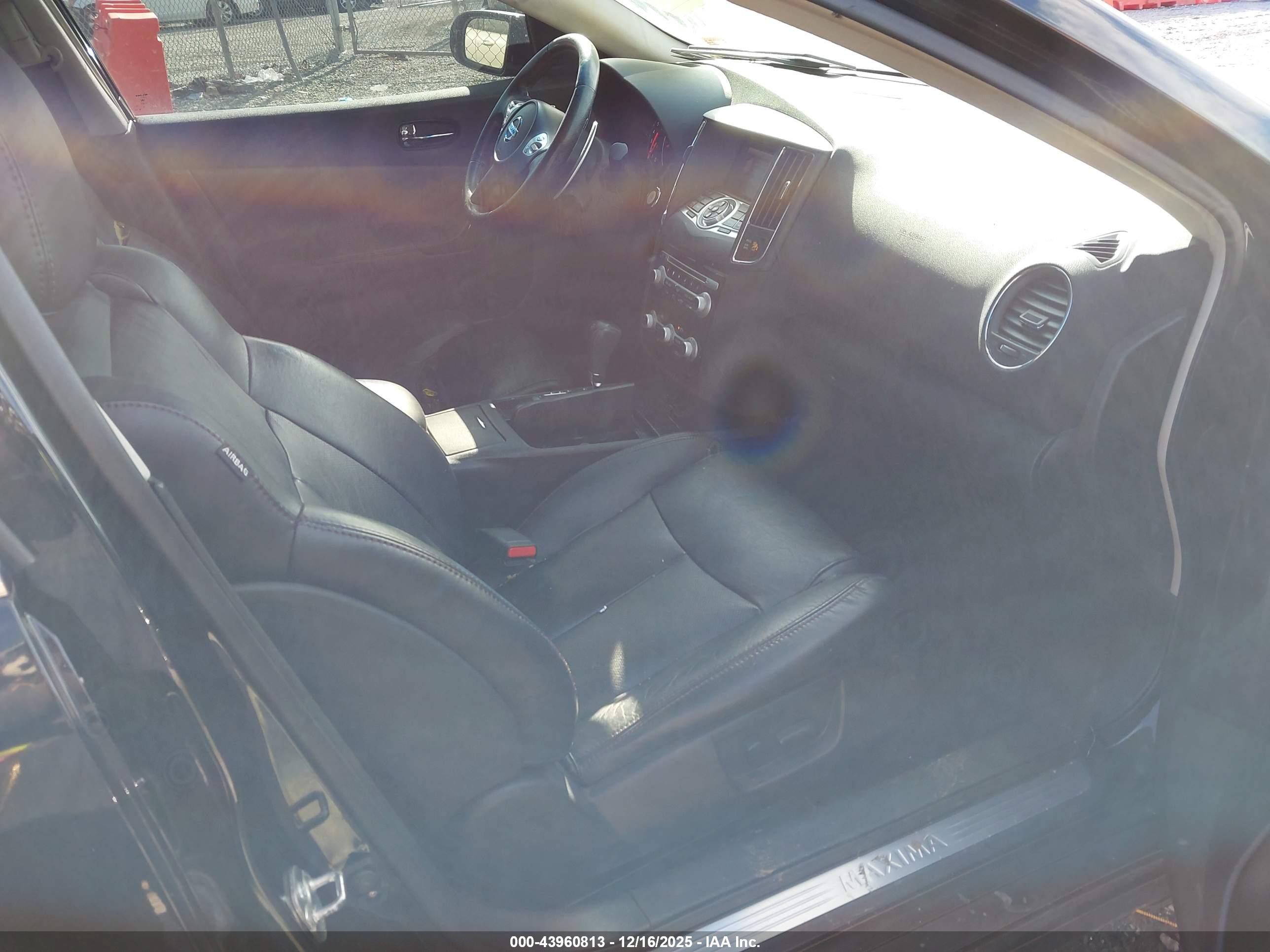 NISSAN MAXIMA image 5