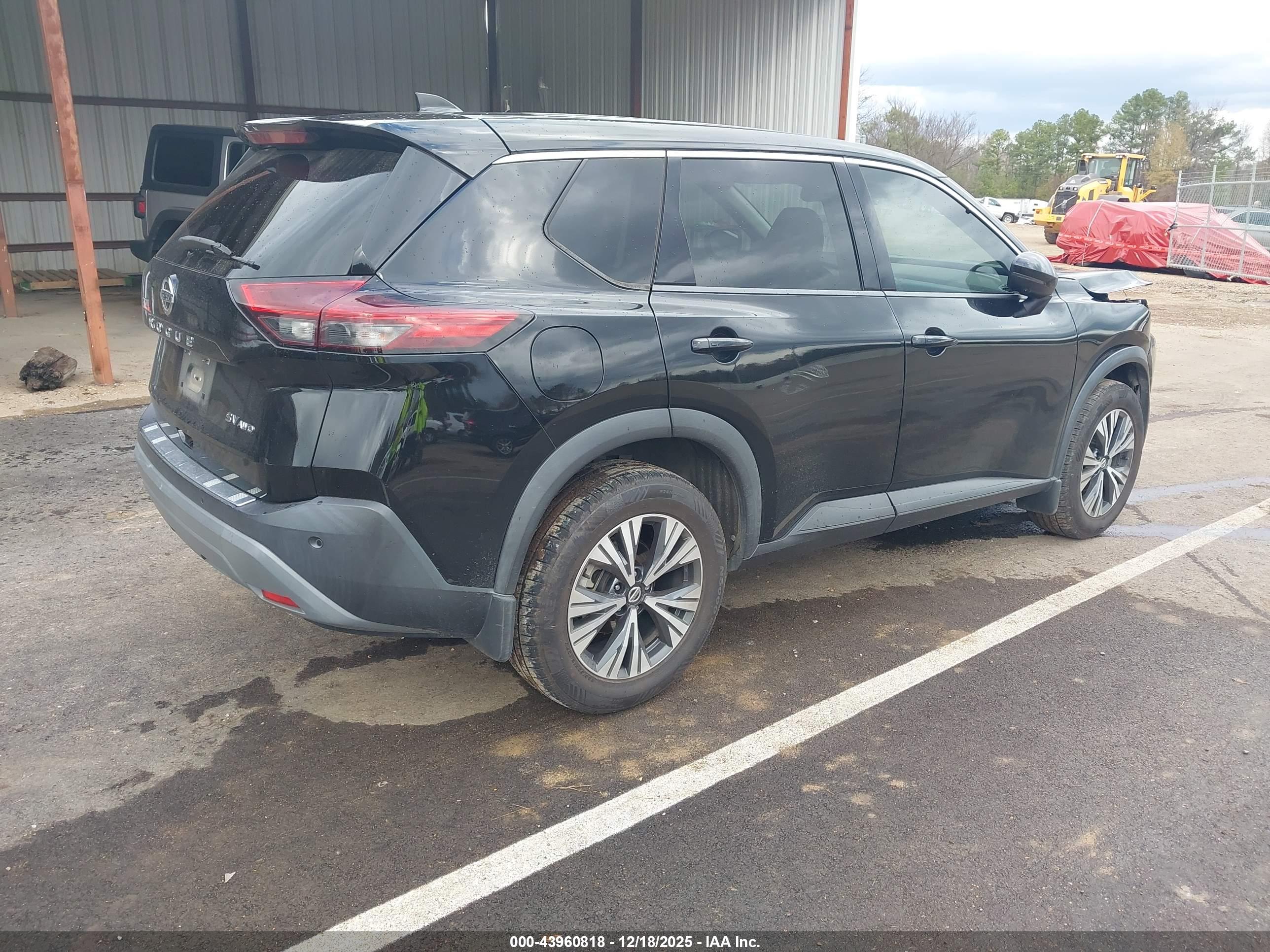 NISSAN ROGUE image 4
