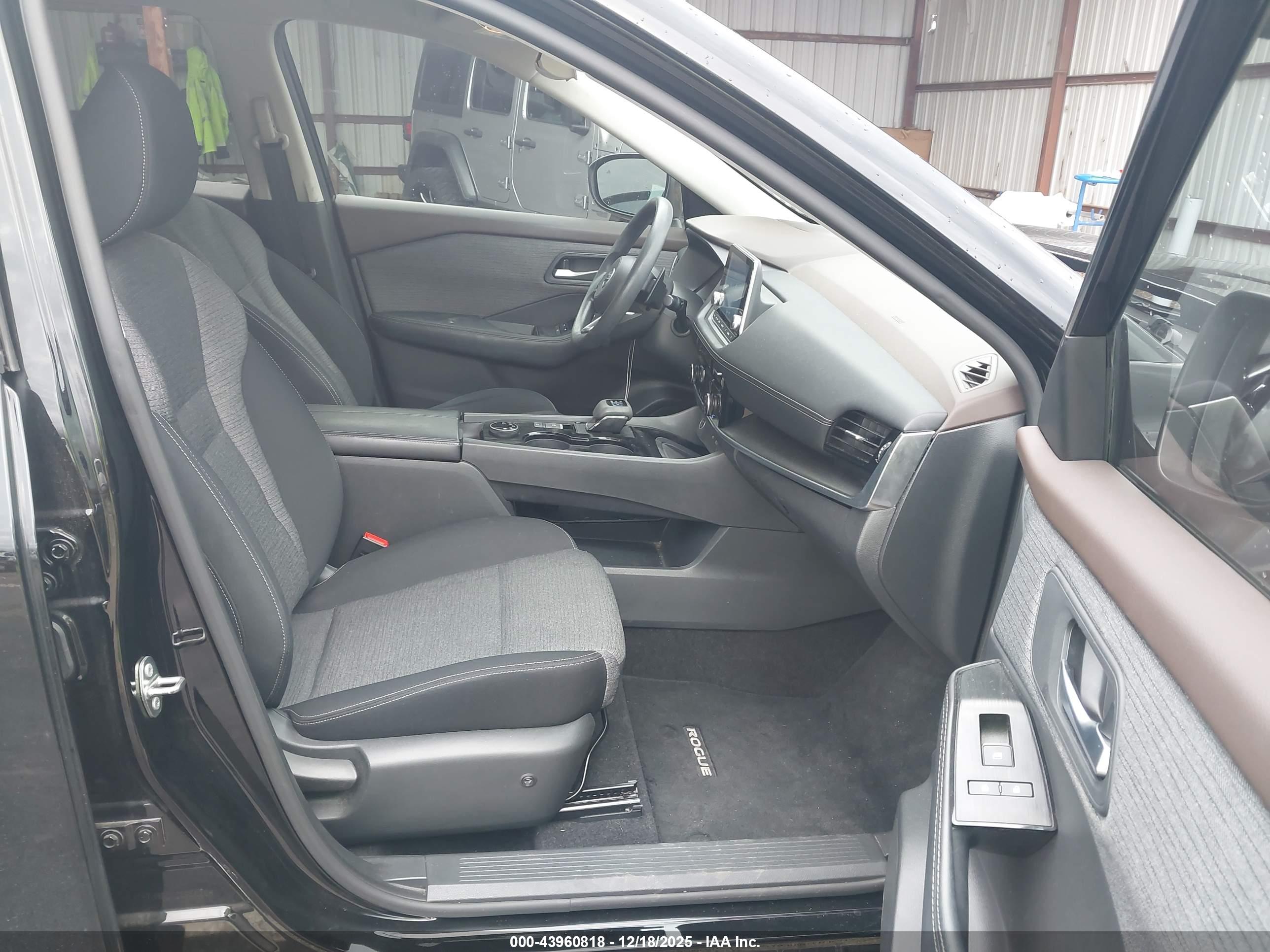 NISSAN ROGUE image 5