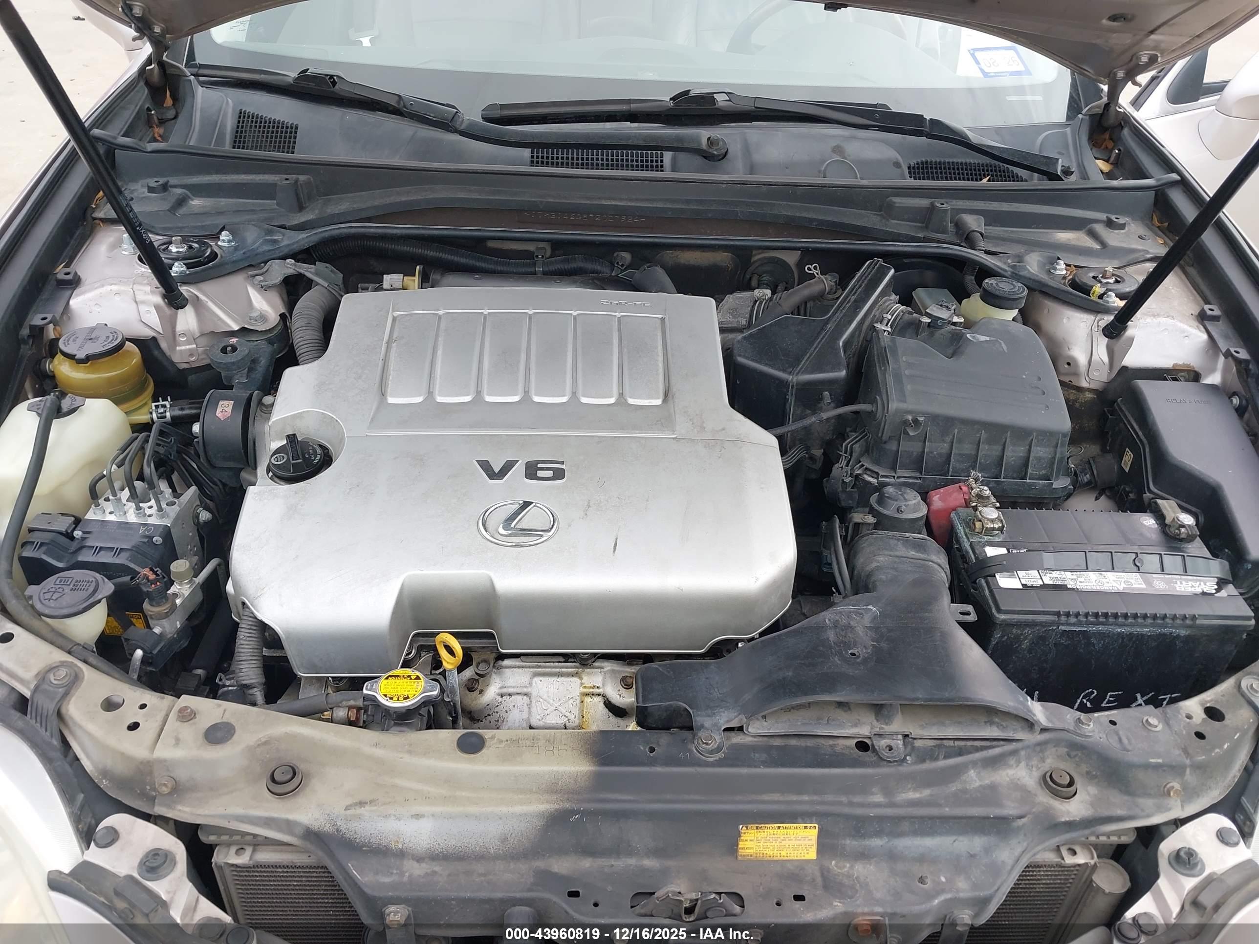LEXUS ES image 10