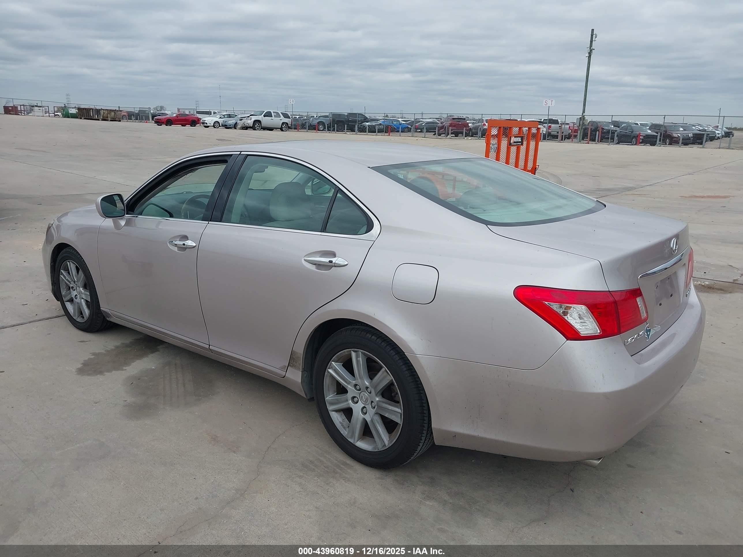 LEXUS ES image 3