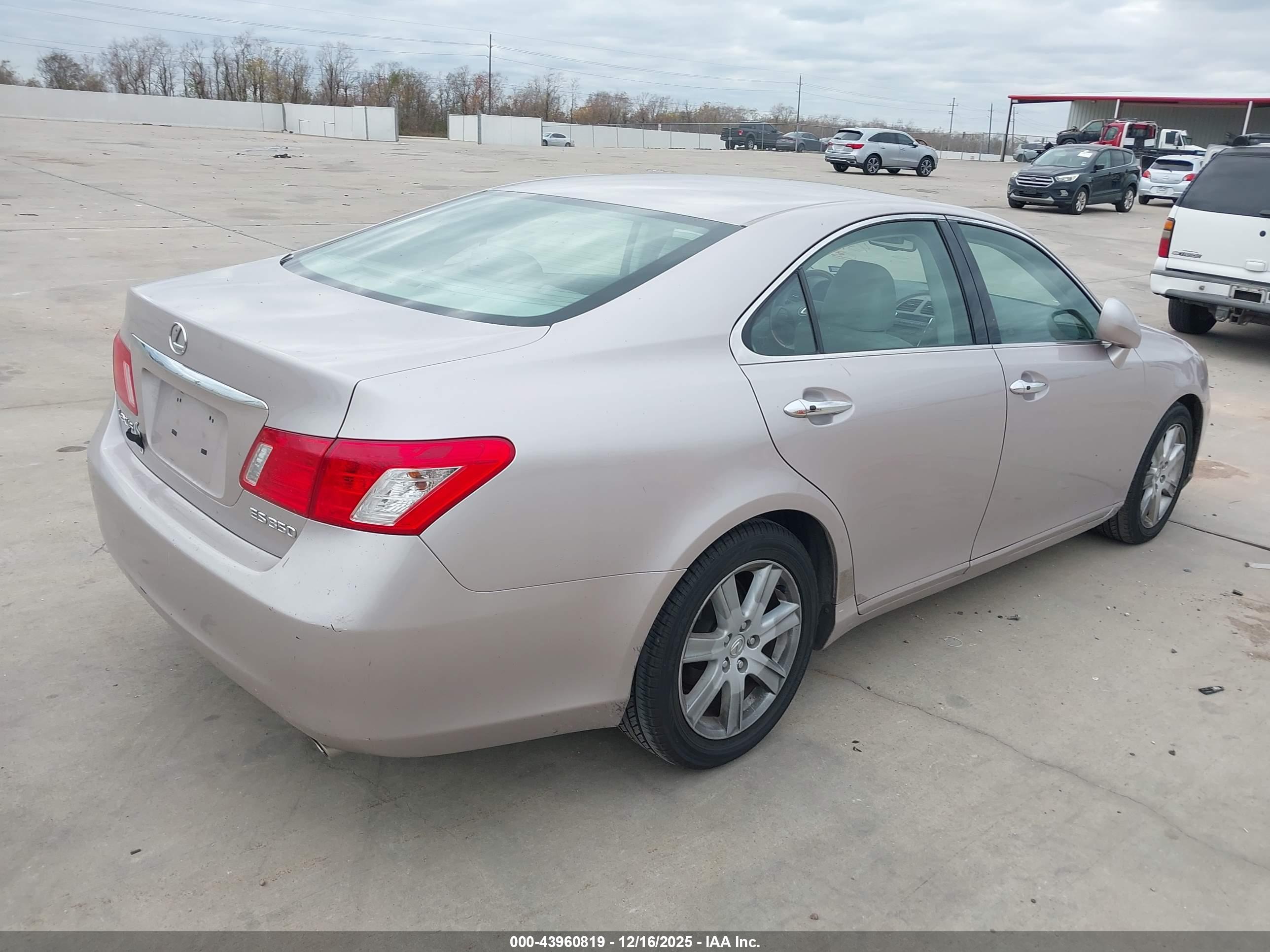 LEXUS ES image 4