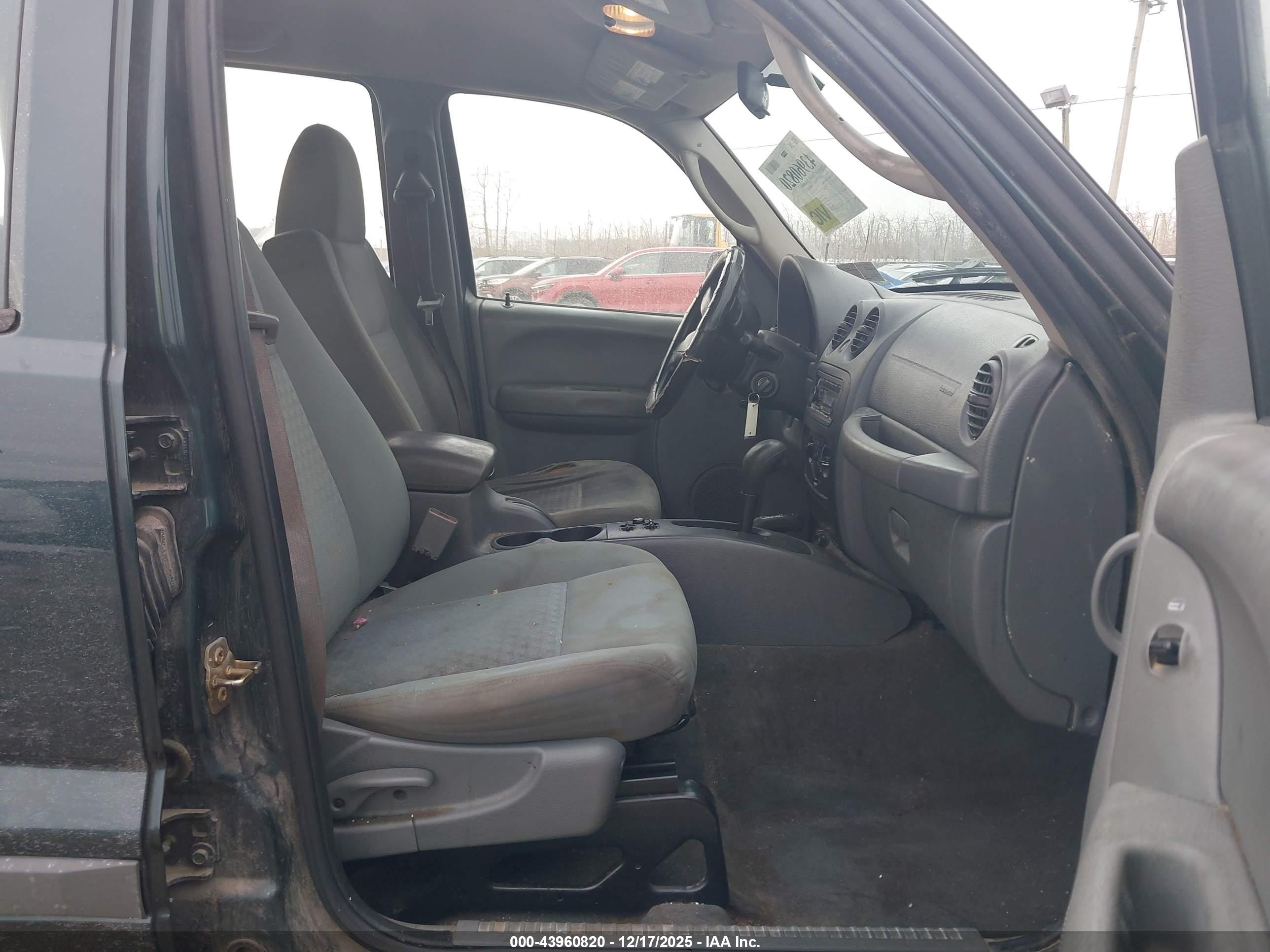 JEEP LIBERTY image 5