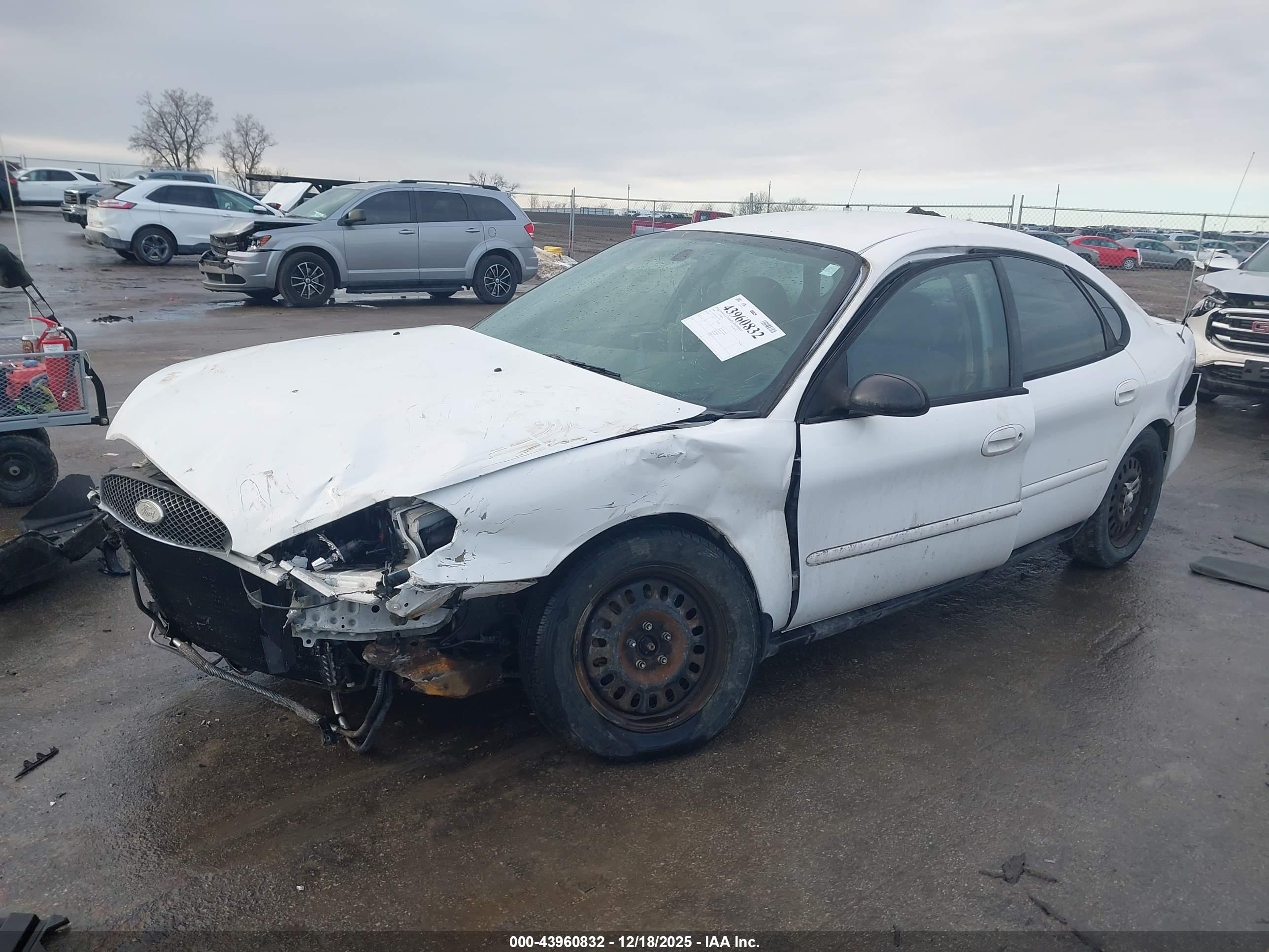 FORD TAURUS image 2