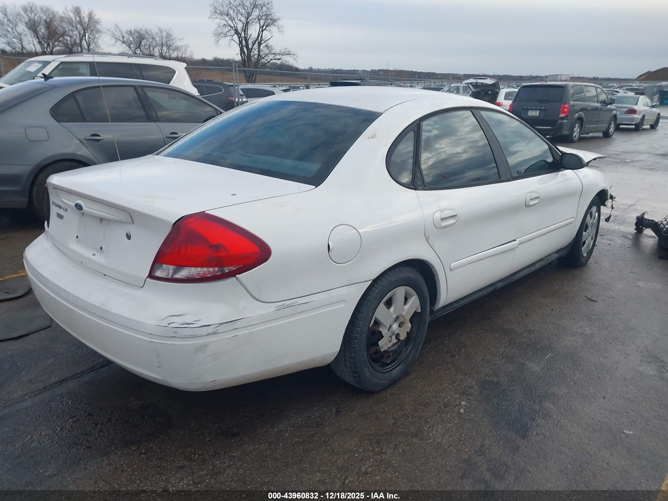 FORD TAURUS image 4