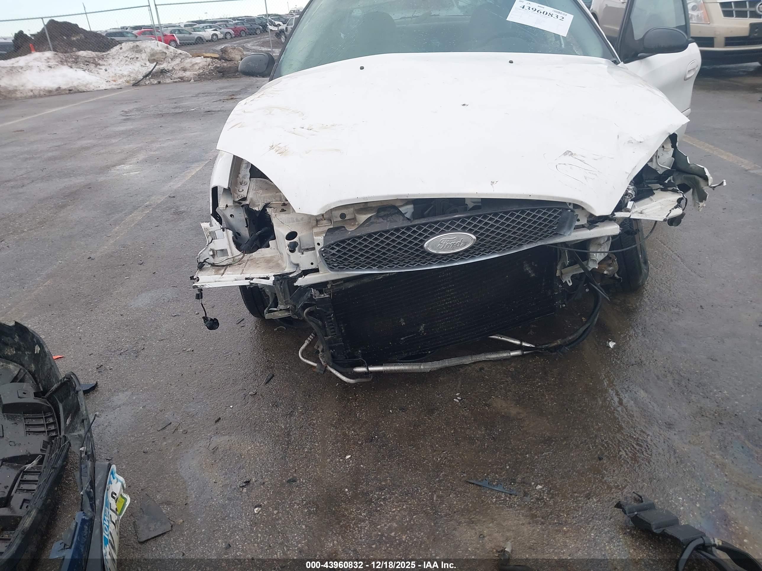 FORD TAURUS image 6