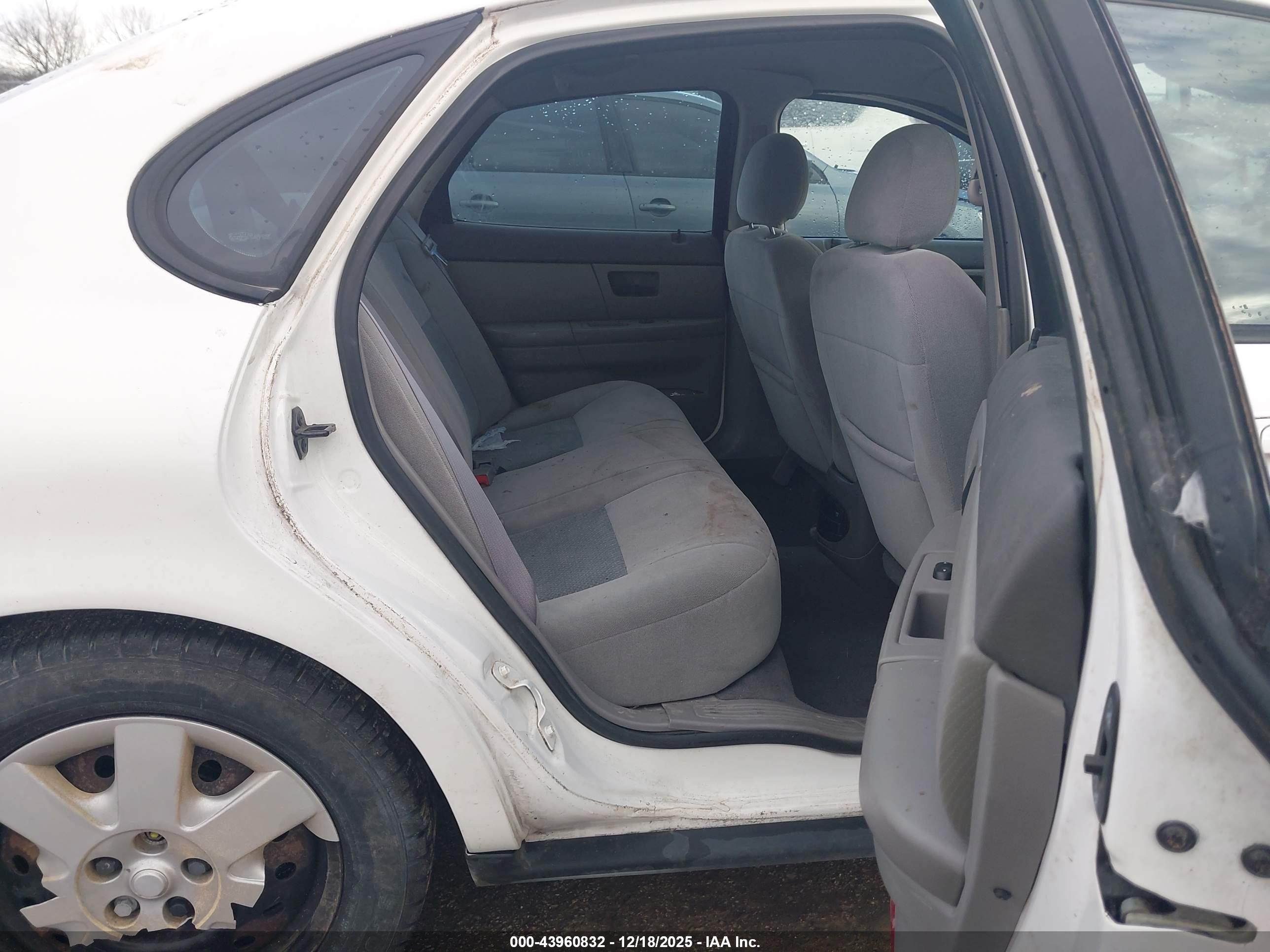 FORD TAURUS image 8