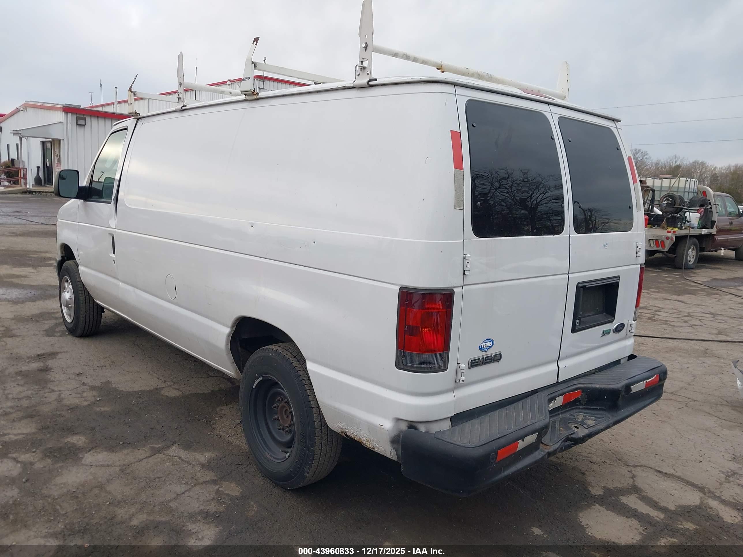 FORD E-150 image 3