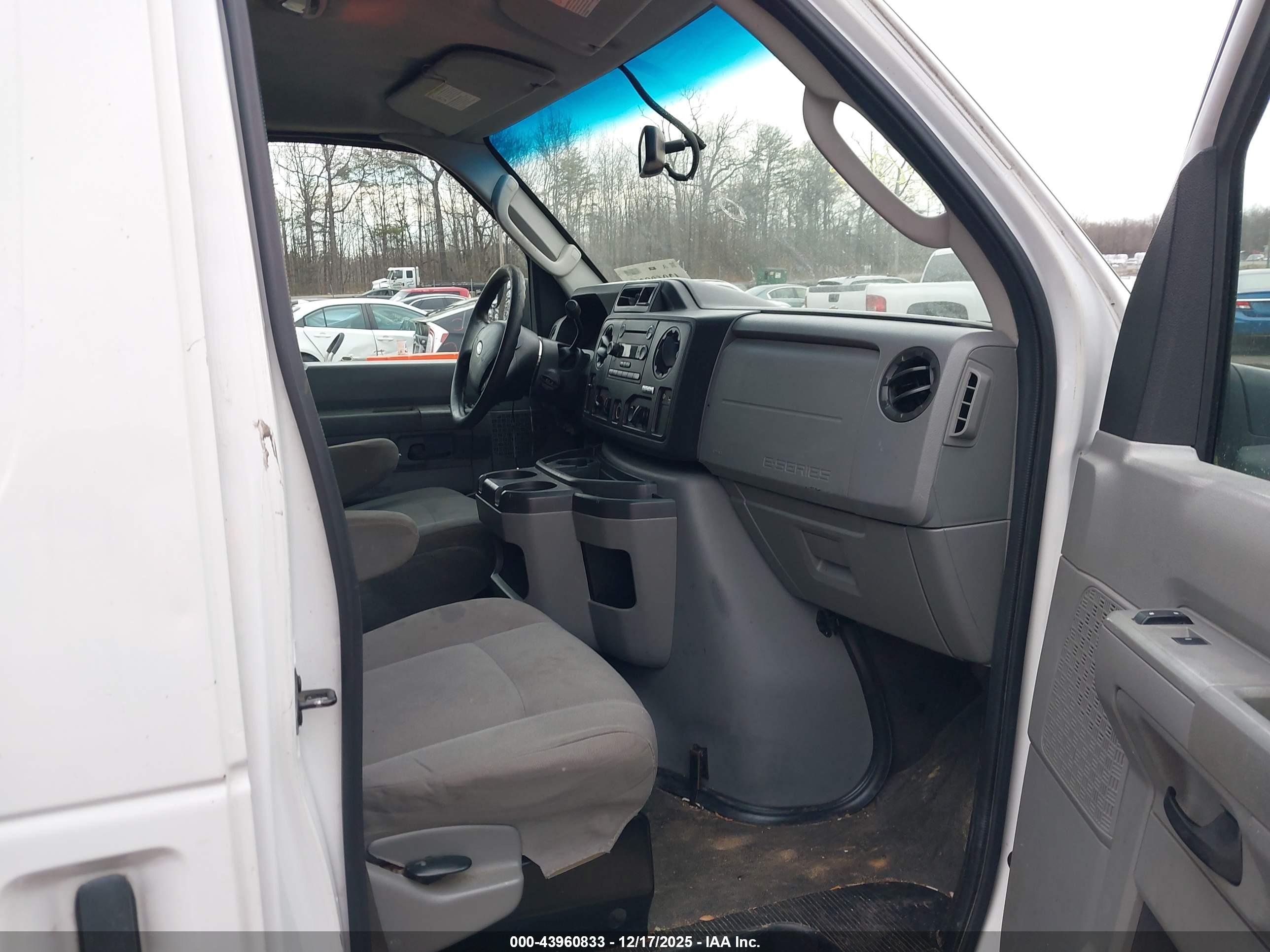 FORD E-150 image 5
