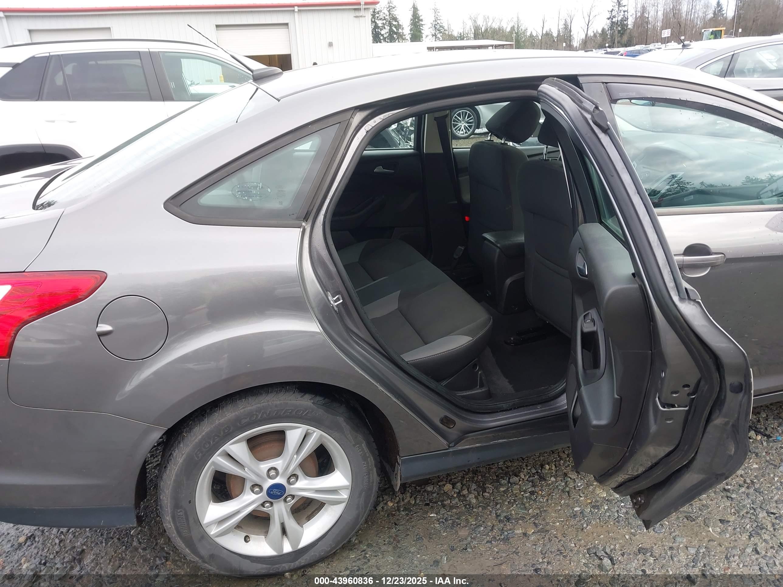 FORD FOCUS image 8