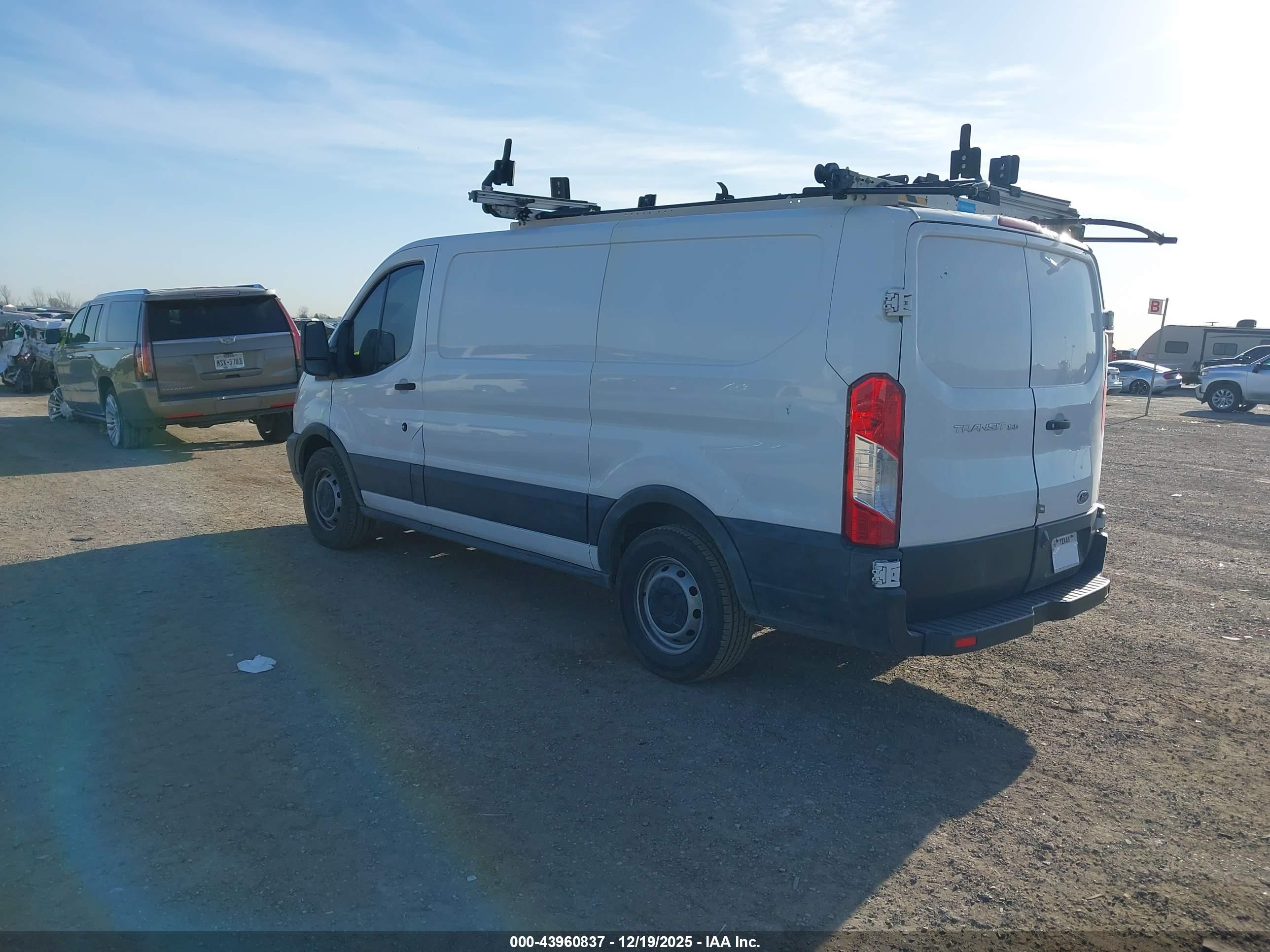 FORD TRANSIT-150 image 3