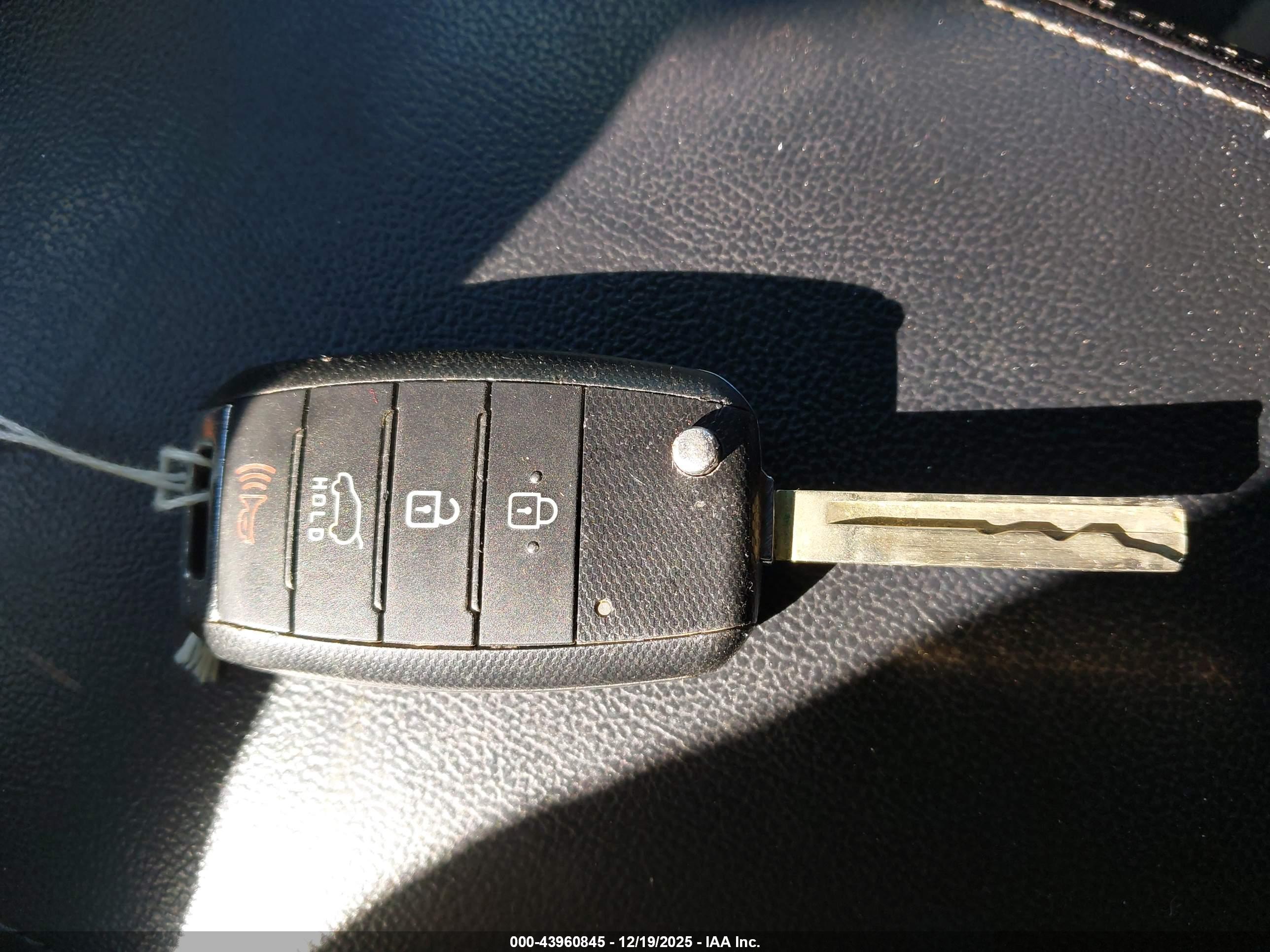 KIA SORENTO image 11