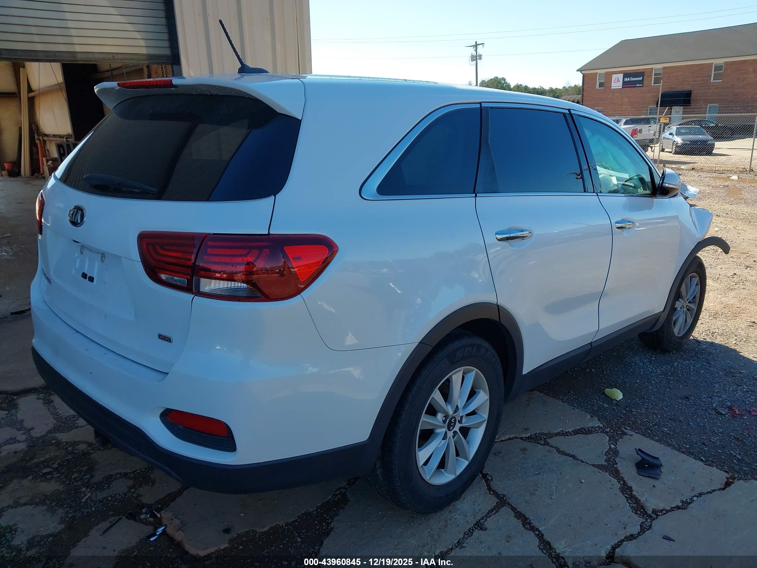 KIA SORENTO image 4