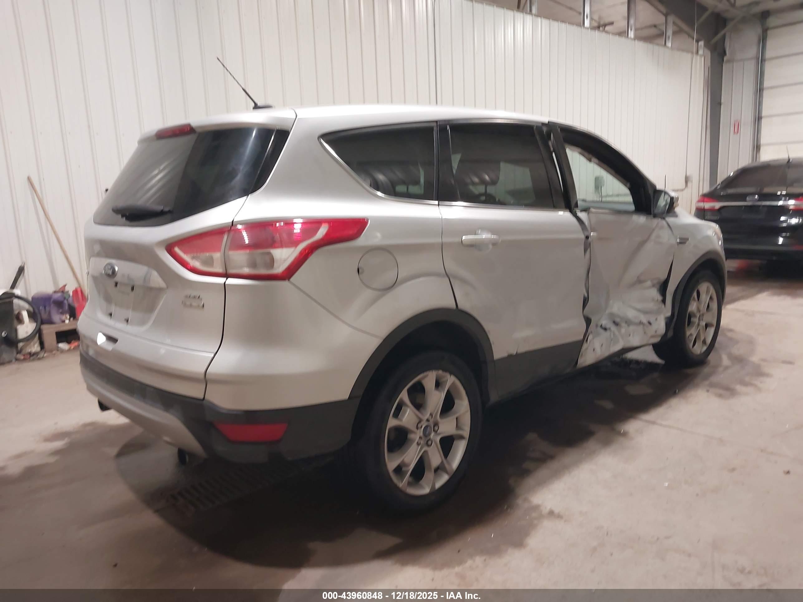 FORD ESCAPE image 4