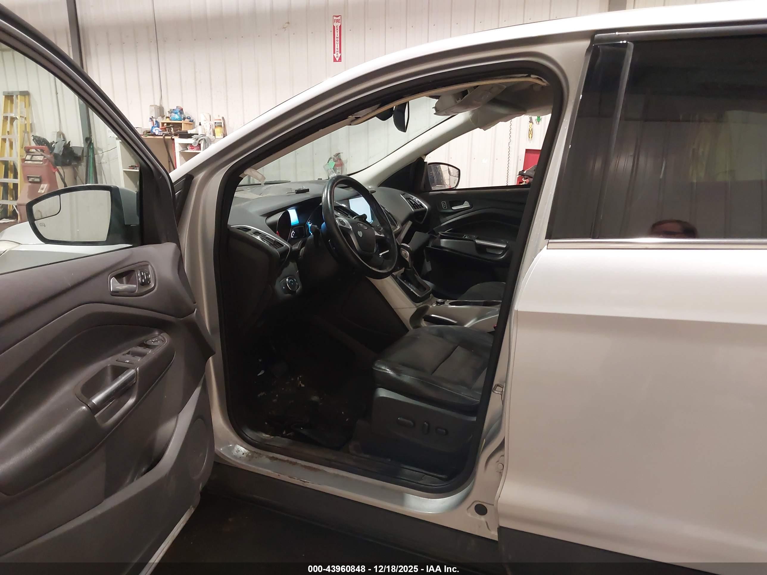 FORD ESCAPE image 5