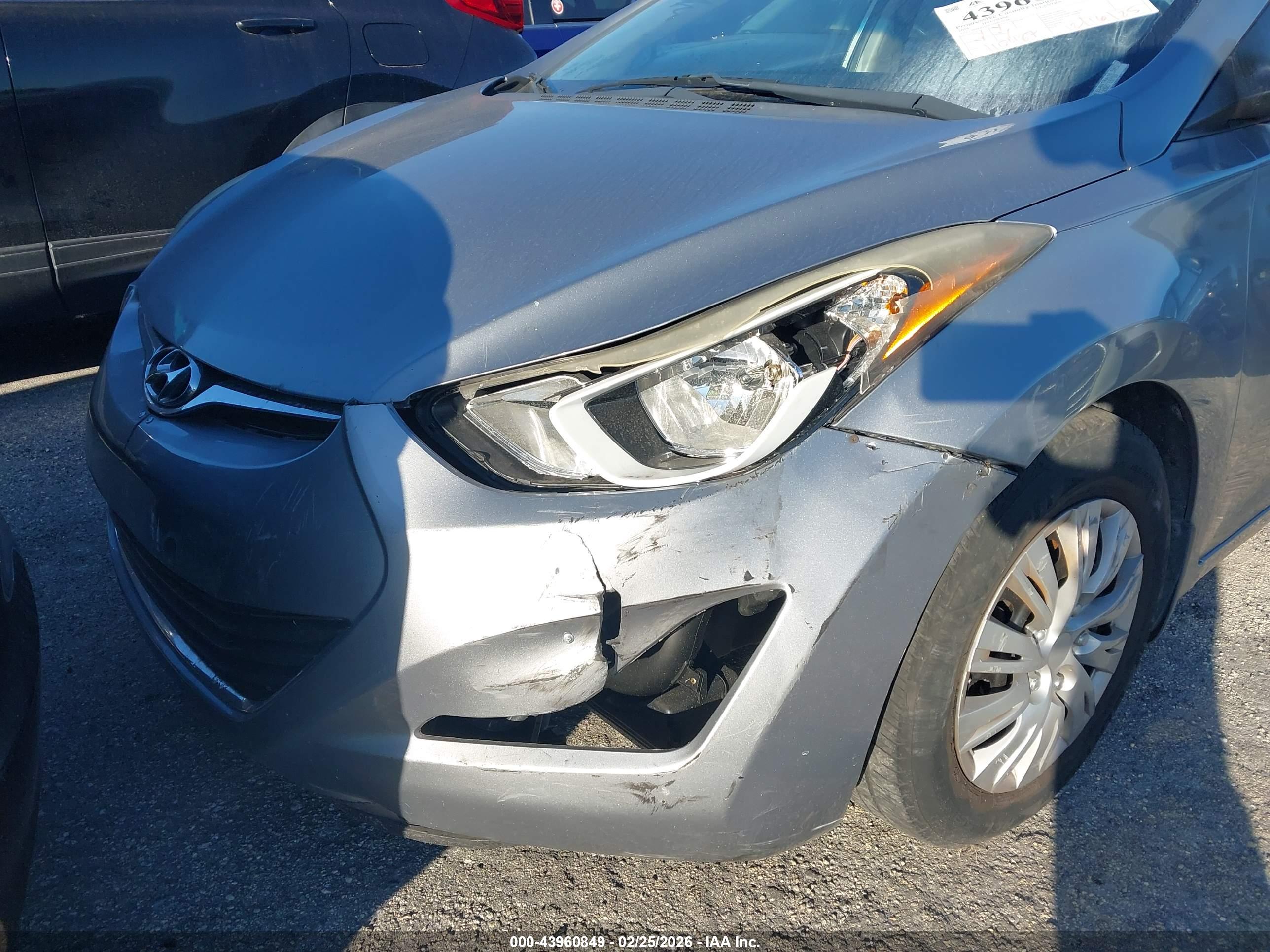 HYUNDAI ELANTRA image 6