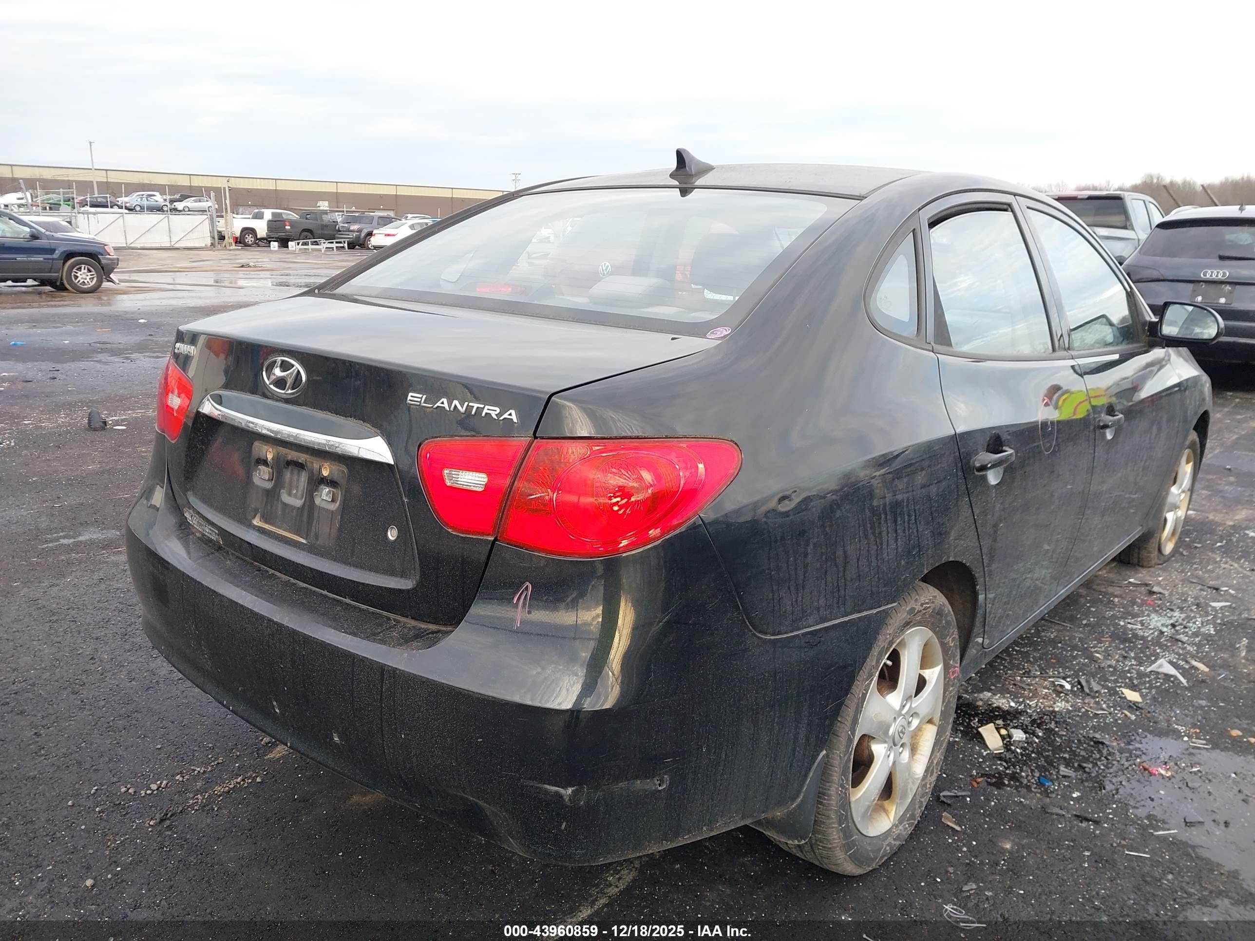 HYUNDAI ELANTRA image 4