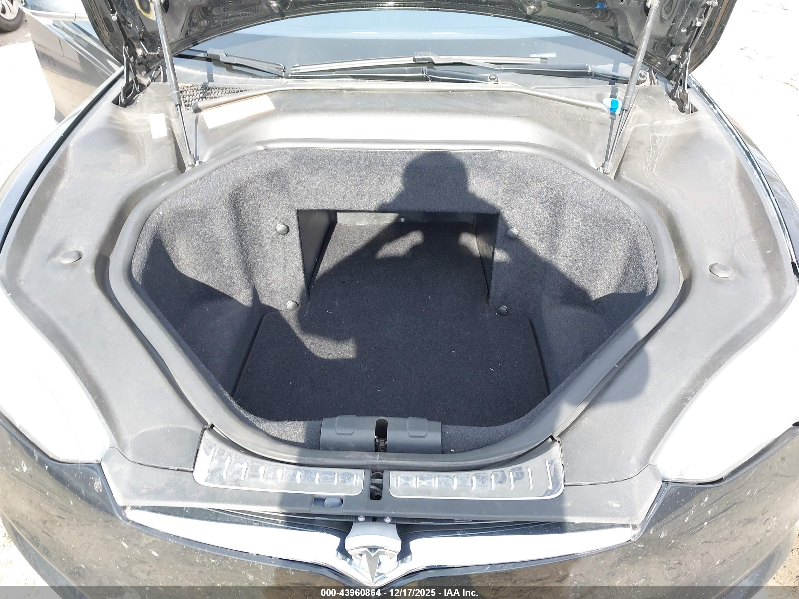 TESLA MODEL image 10