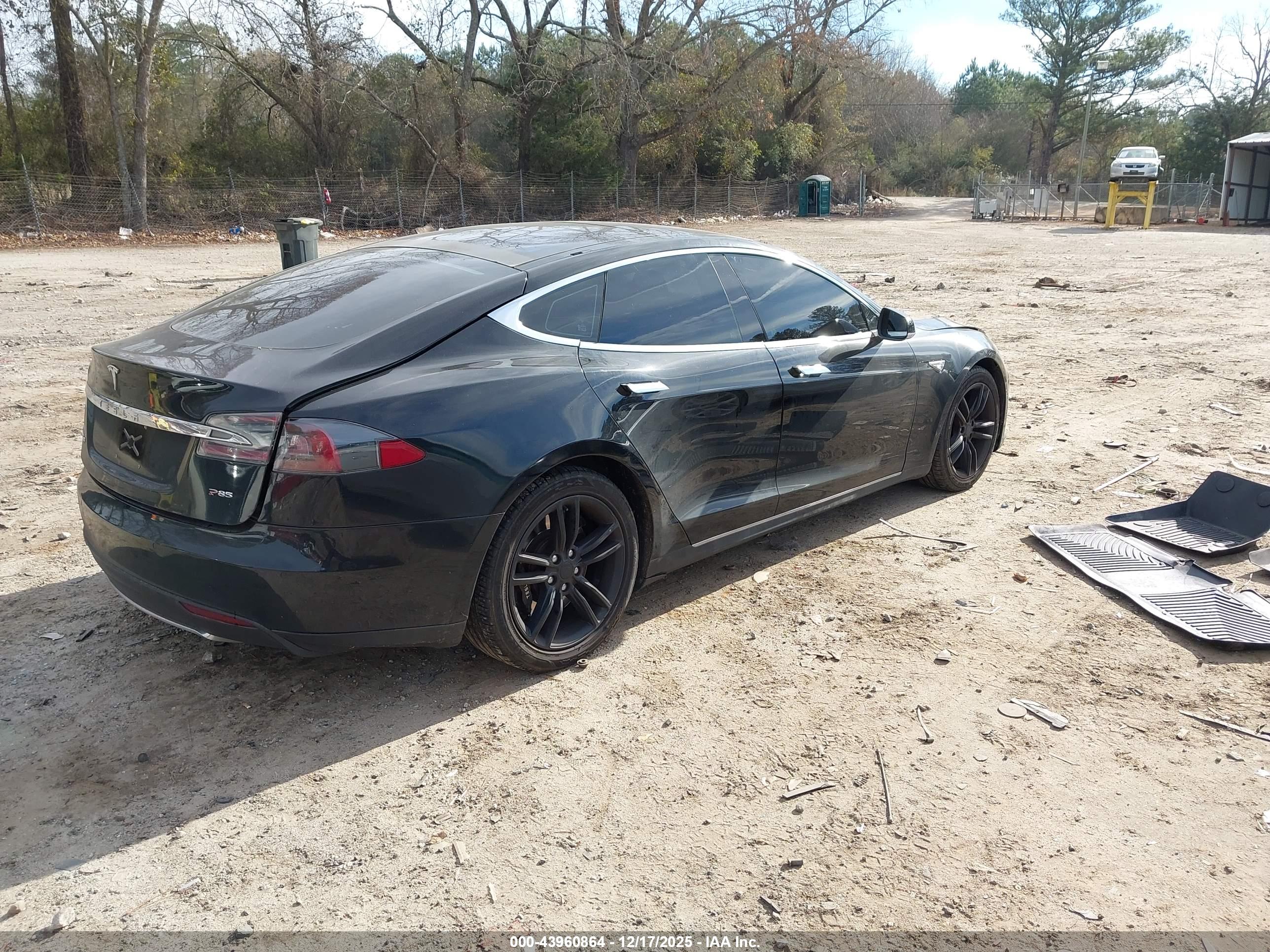 TESLA MODEL image 4