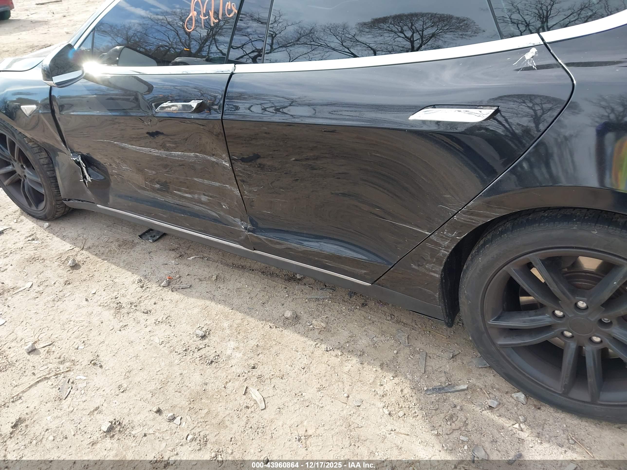 TESLA MODEL image 6