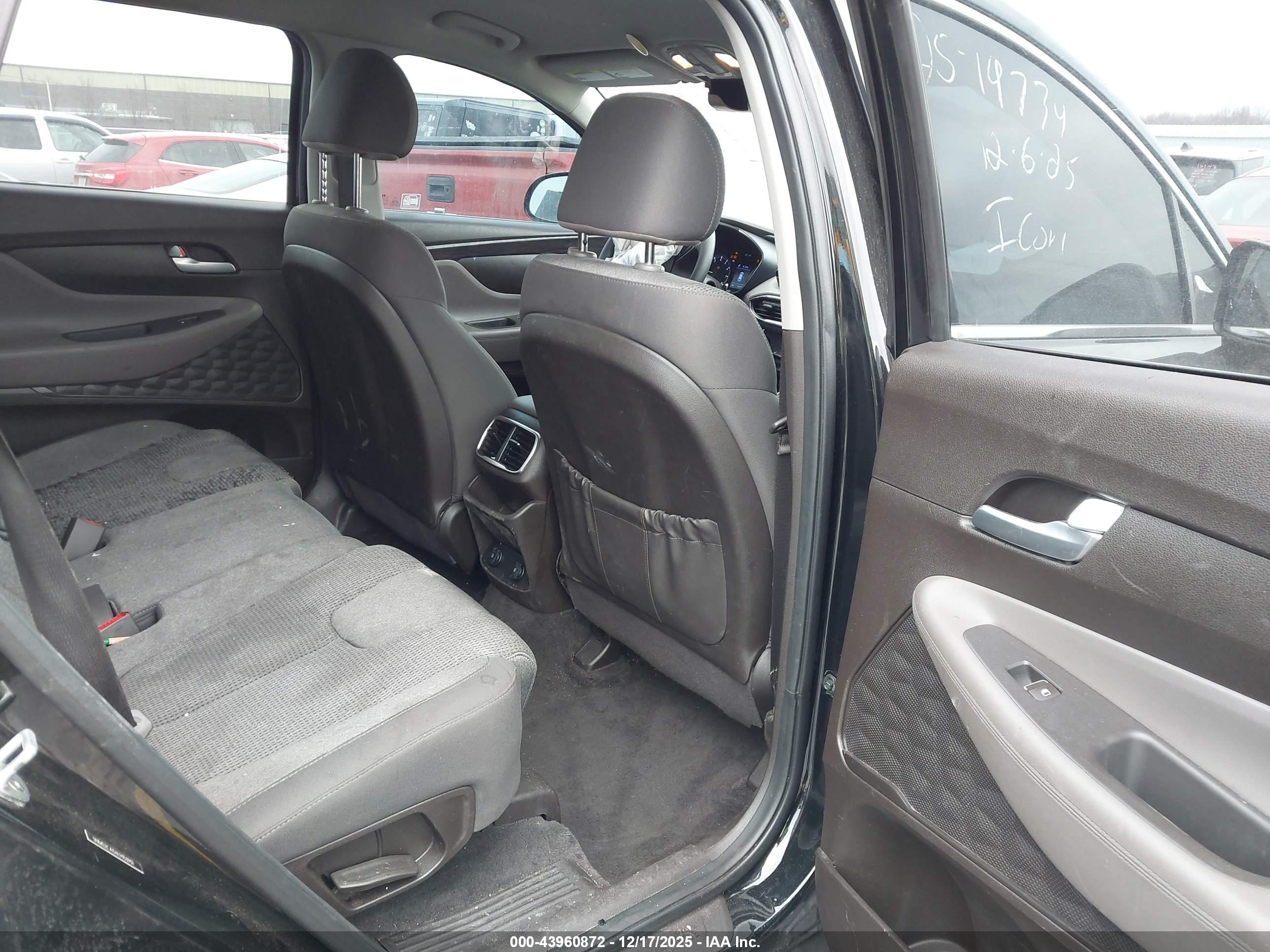 HYUNDAI SANTA image 8