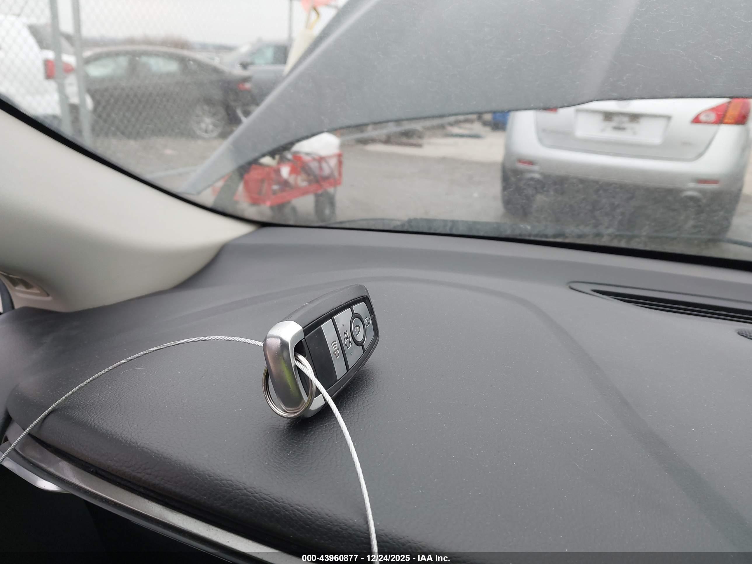 FORD FUSION image 11