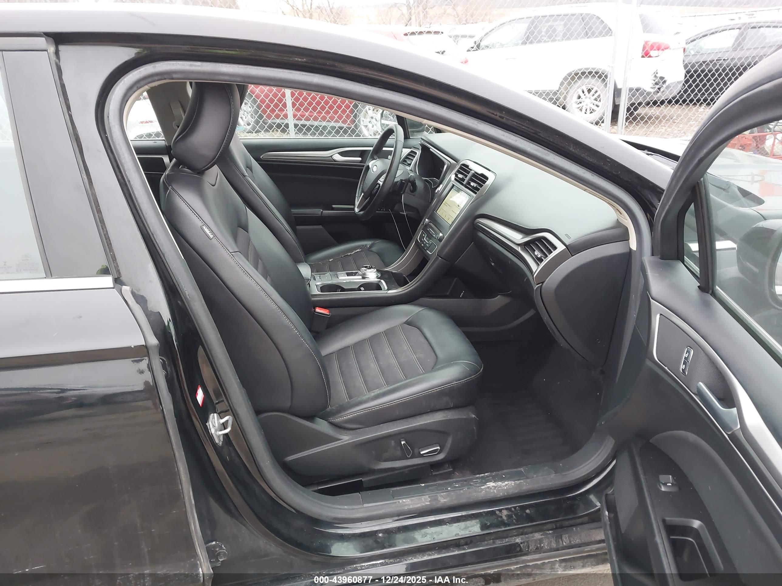 FORD FUSION image 5