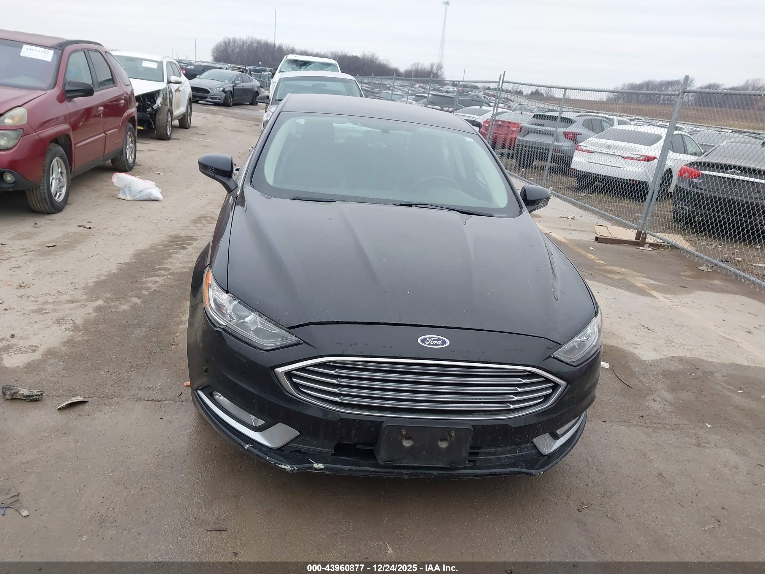 FORD FUSION image 6