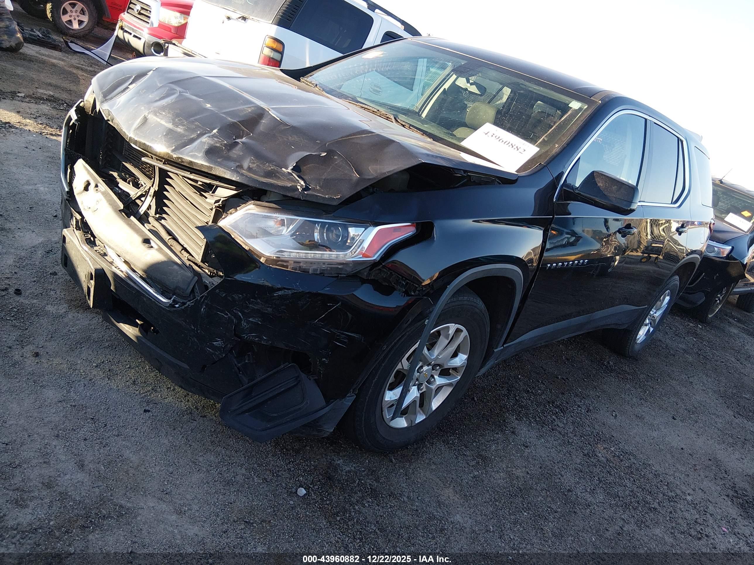 CHEVROLET TRAVERSE image 2