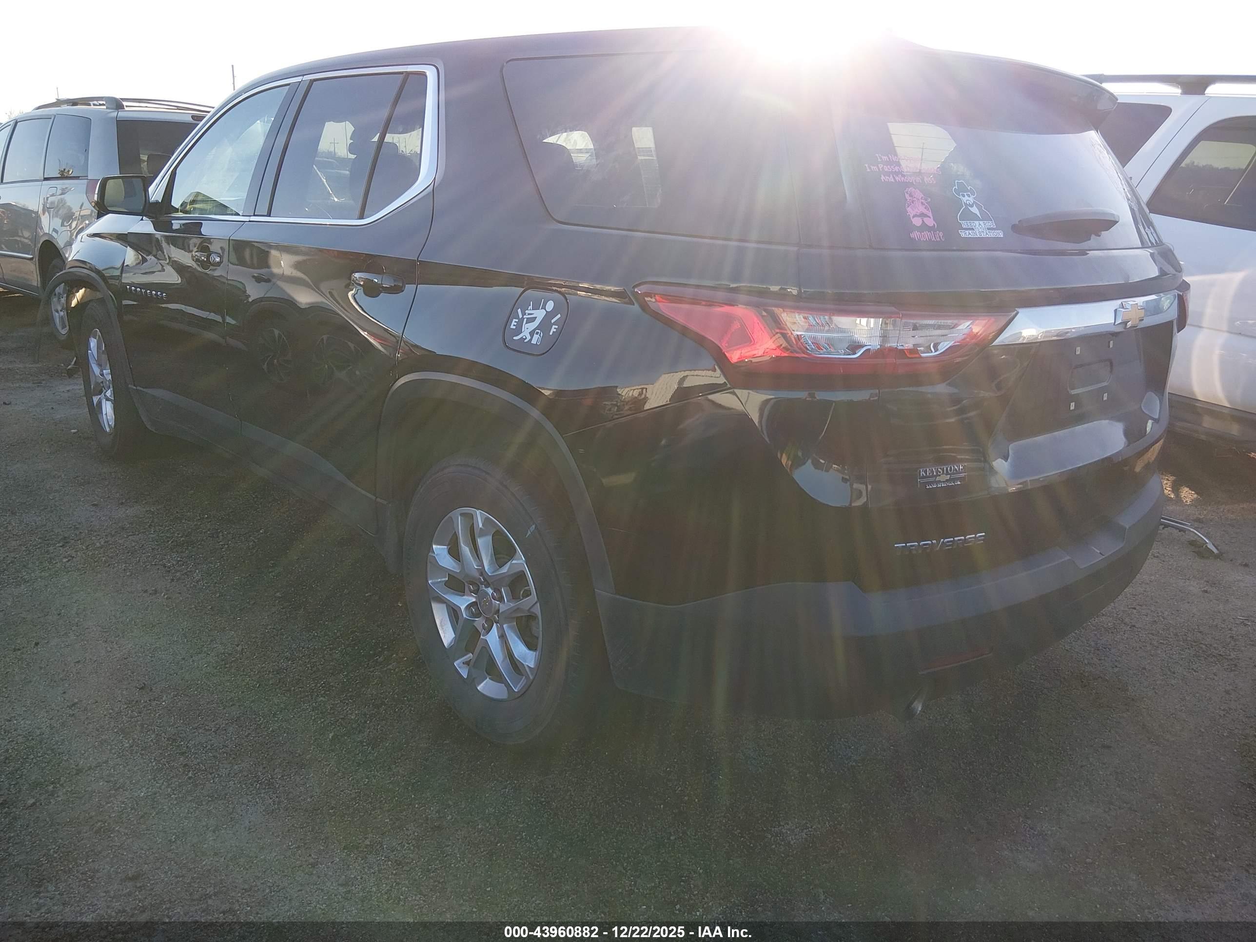 CHEVROLET TRAVERSE image 3