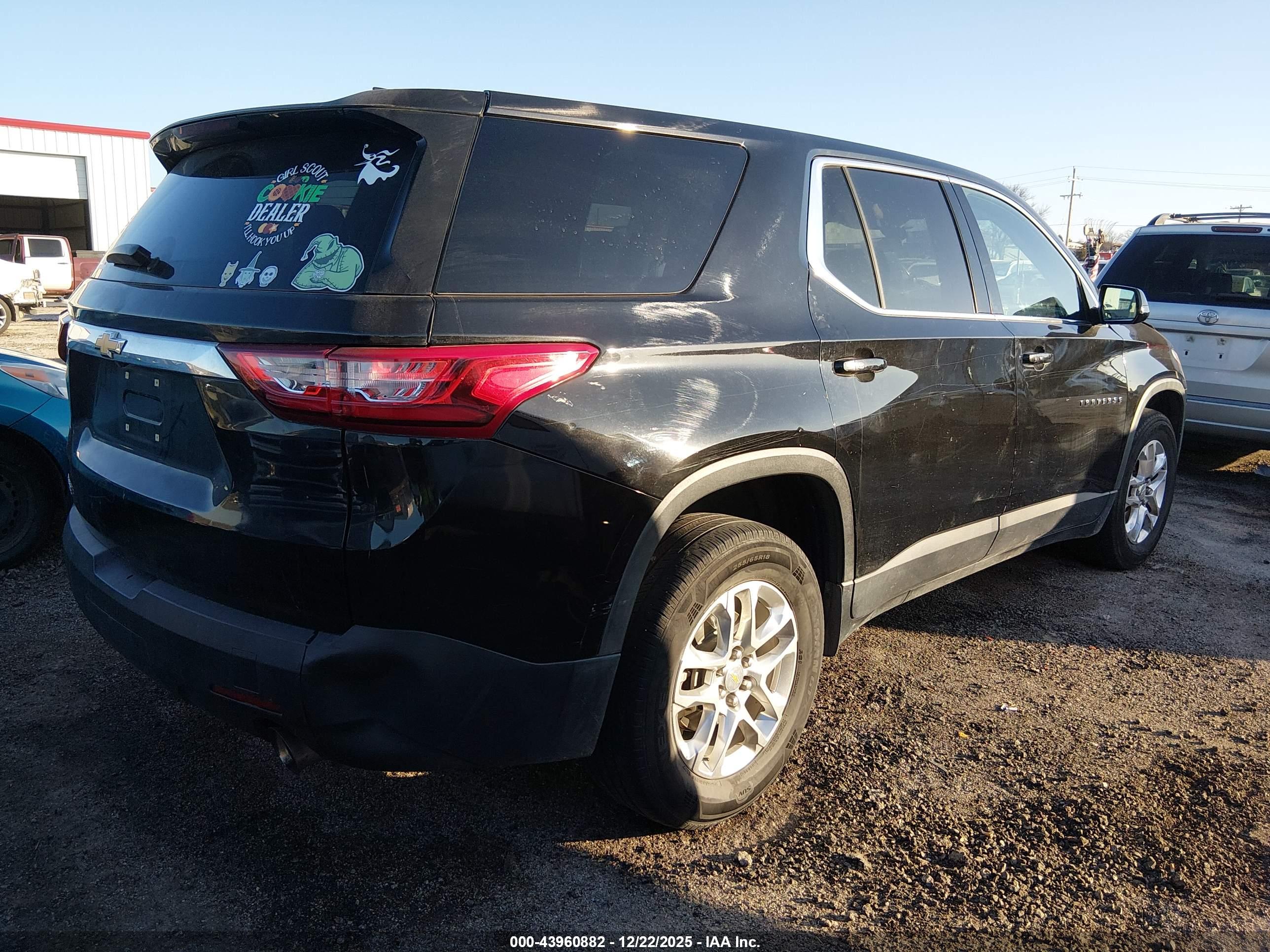 CHEVROLET TRAVERSE image 4