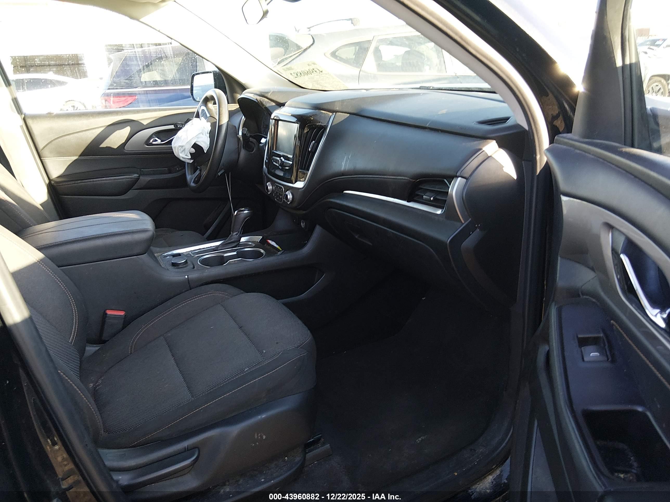 CHEVROLET TRAVERSE image 5