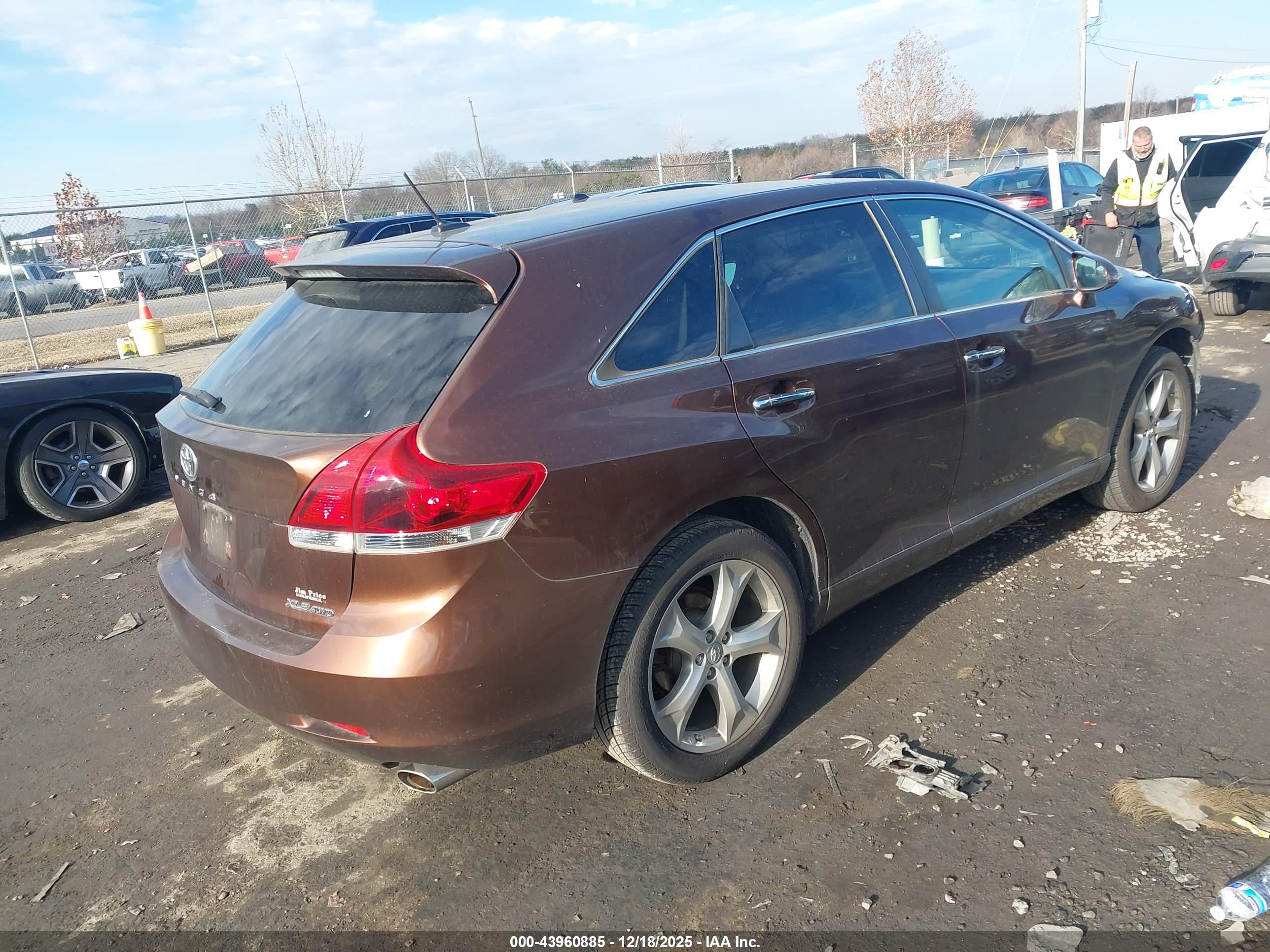 TOYOTA VENZA image 4
