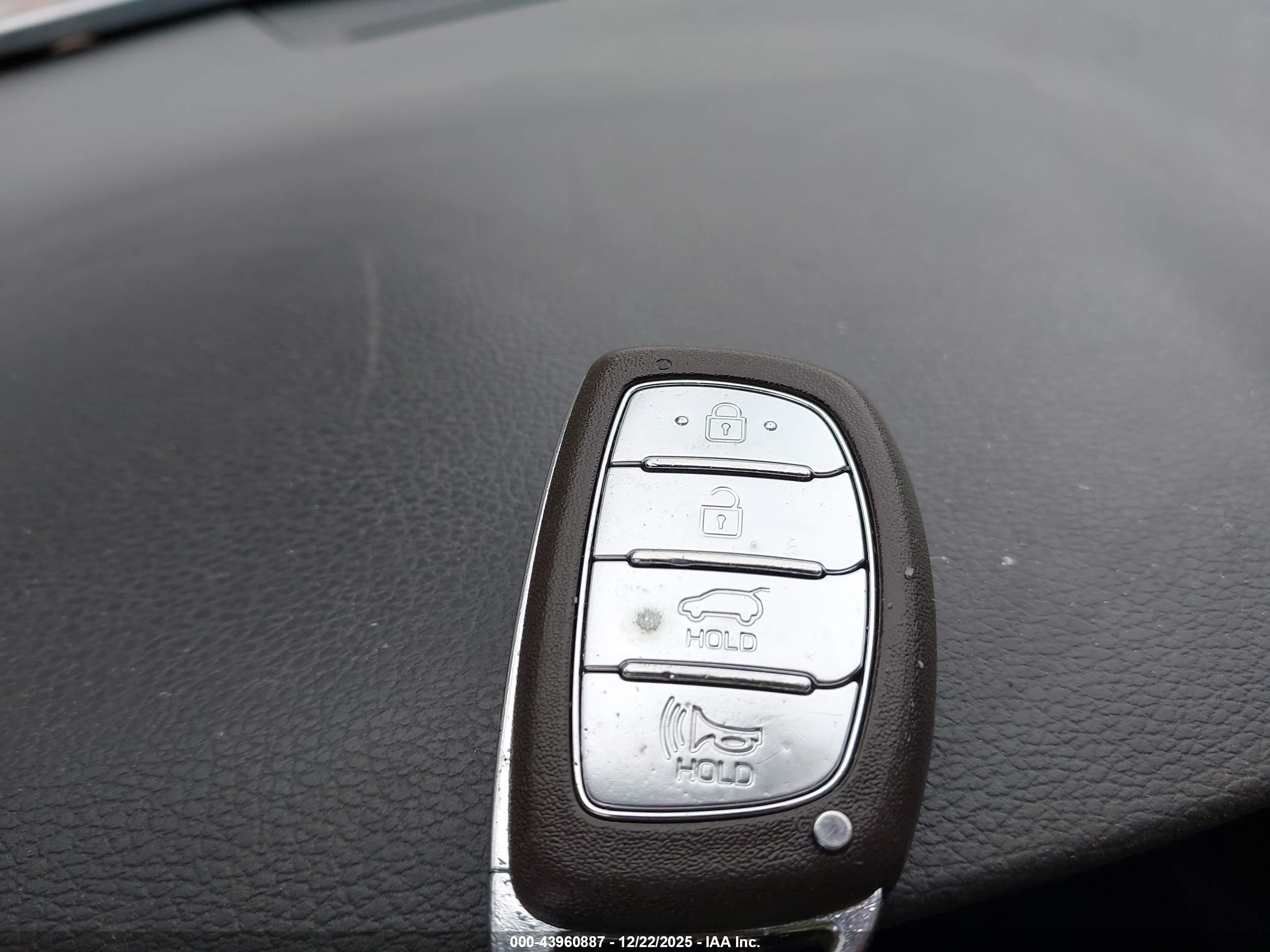 HYUNDAI TUCSON image 11