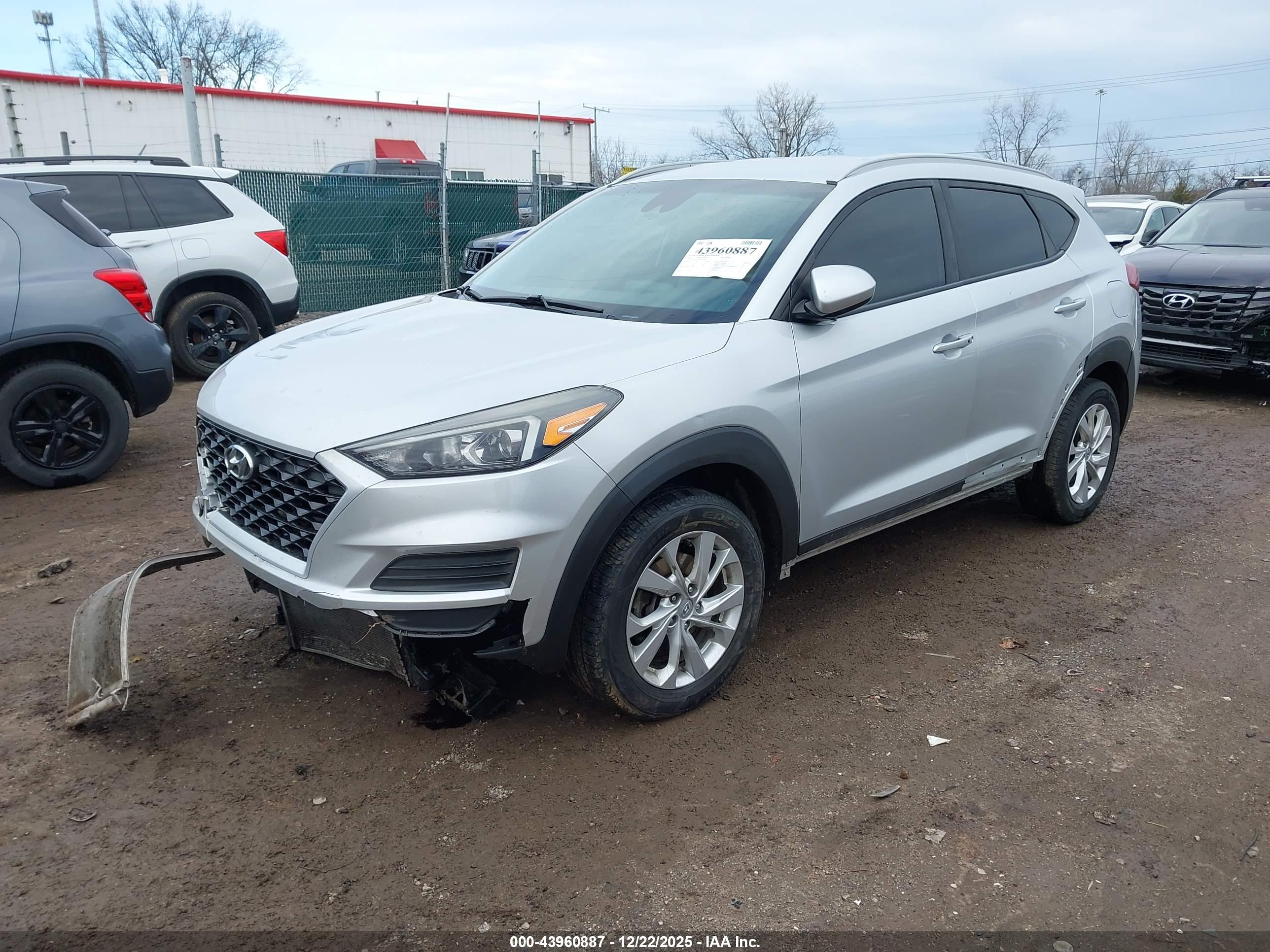 HYUNDAI TUCSON image 2