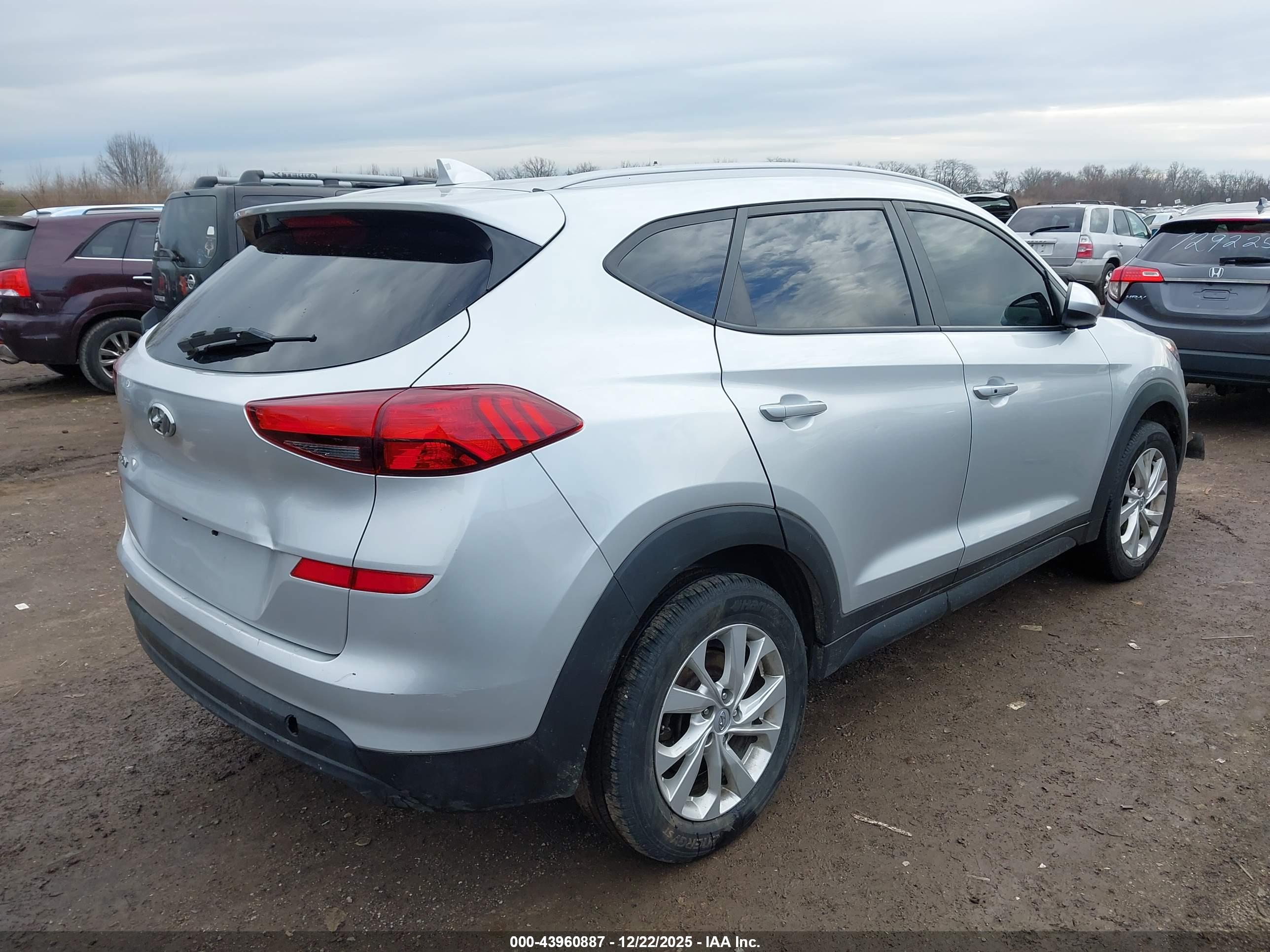 HYUNDAI TUCSON image 4