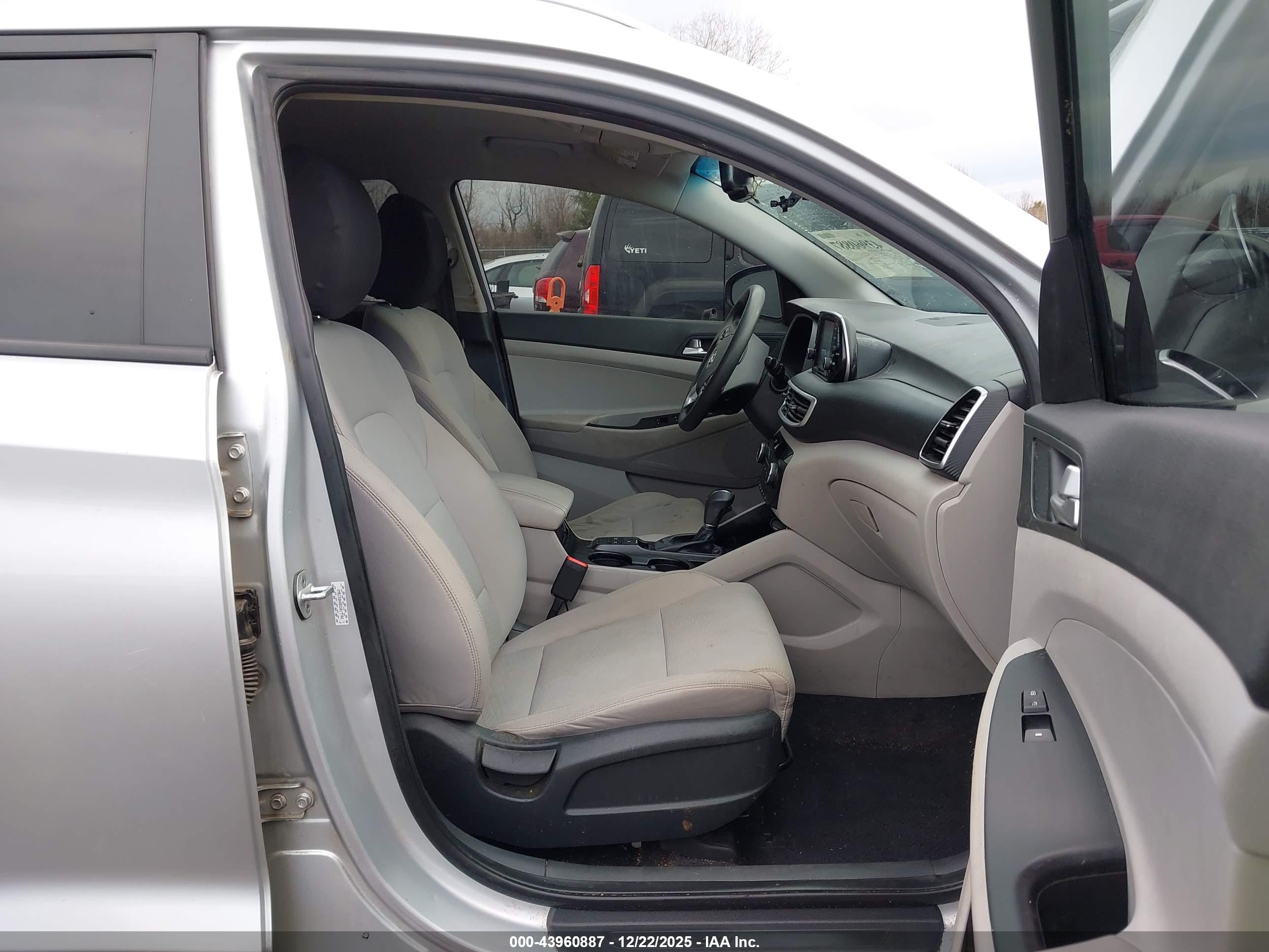 HYUNDAI TUCSON image 5