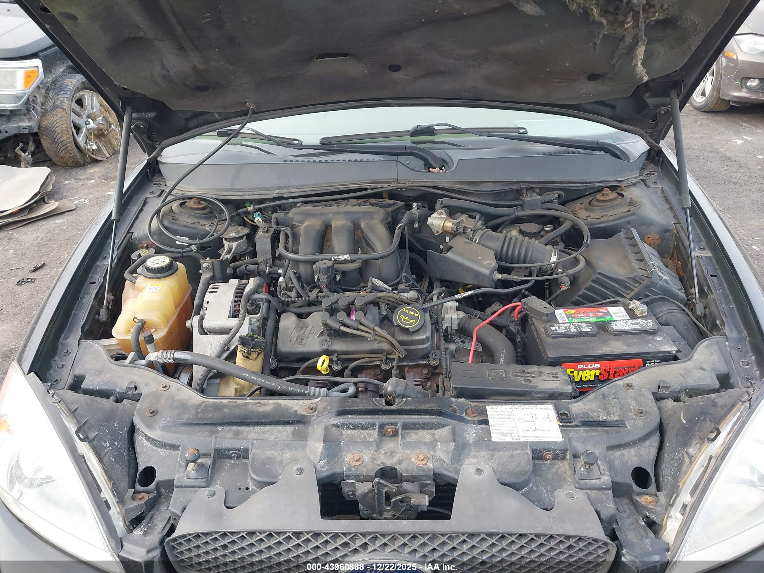 FORD TAURUS image 10