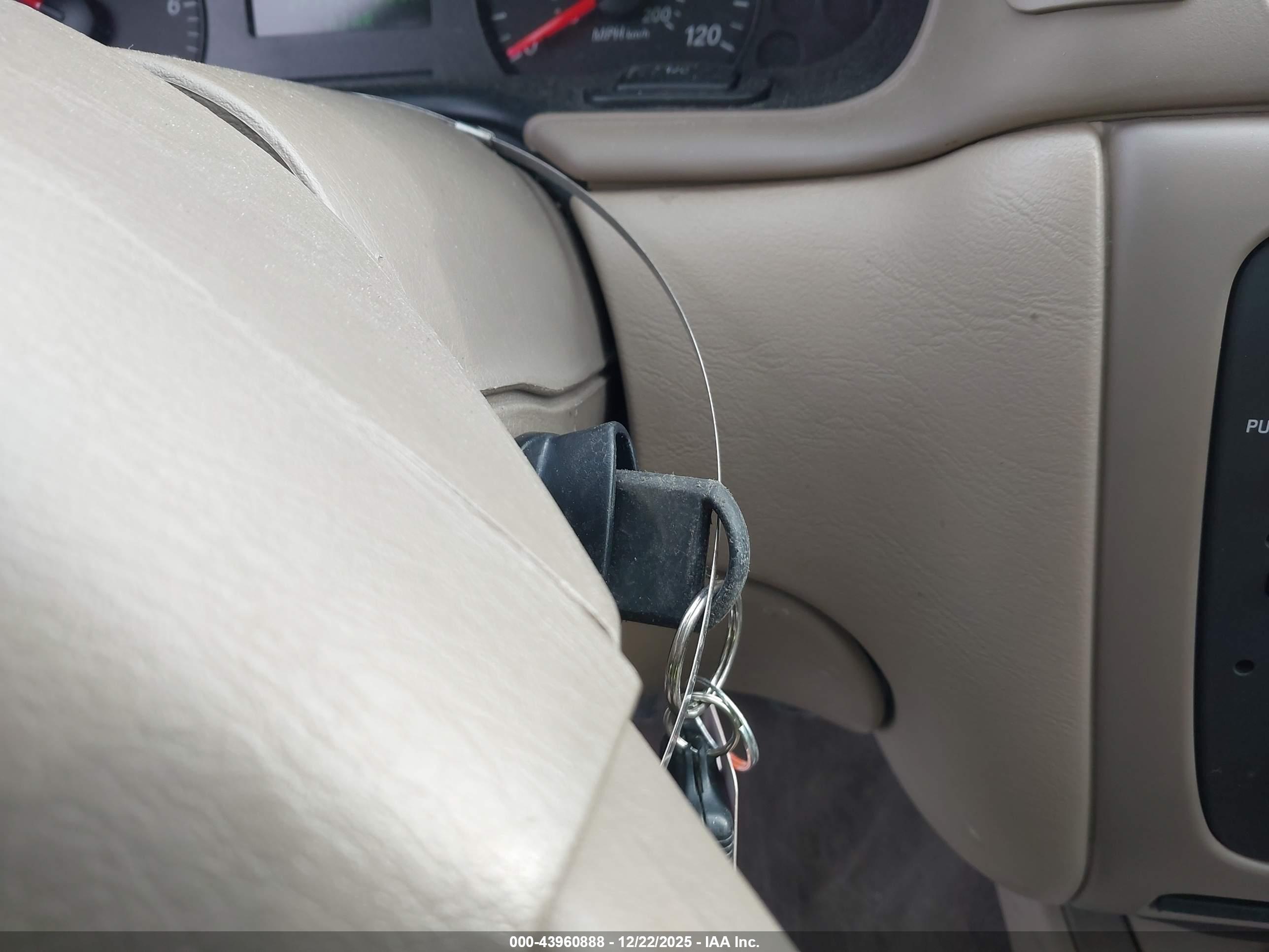 FORD TAURUS image 11