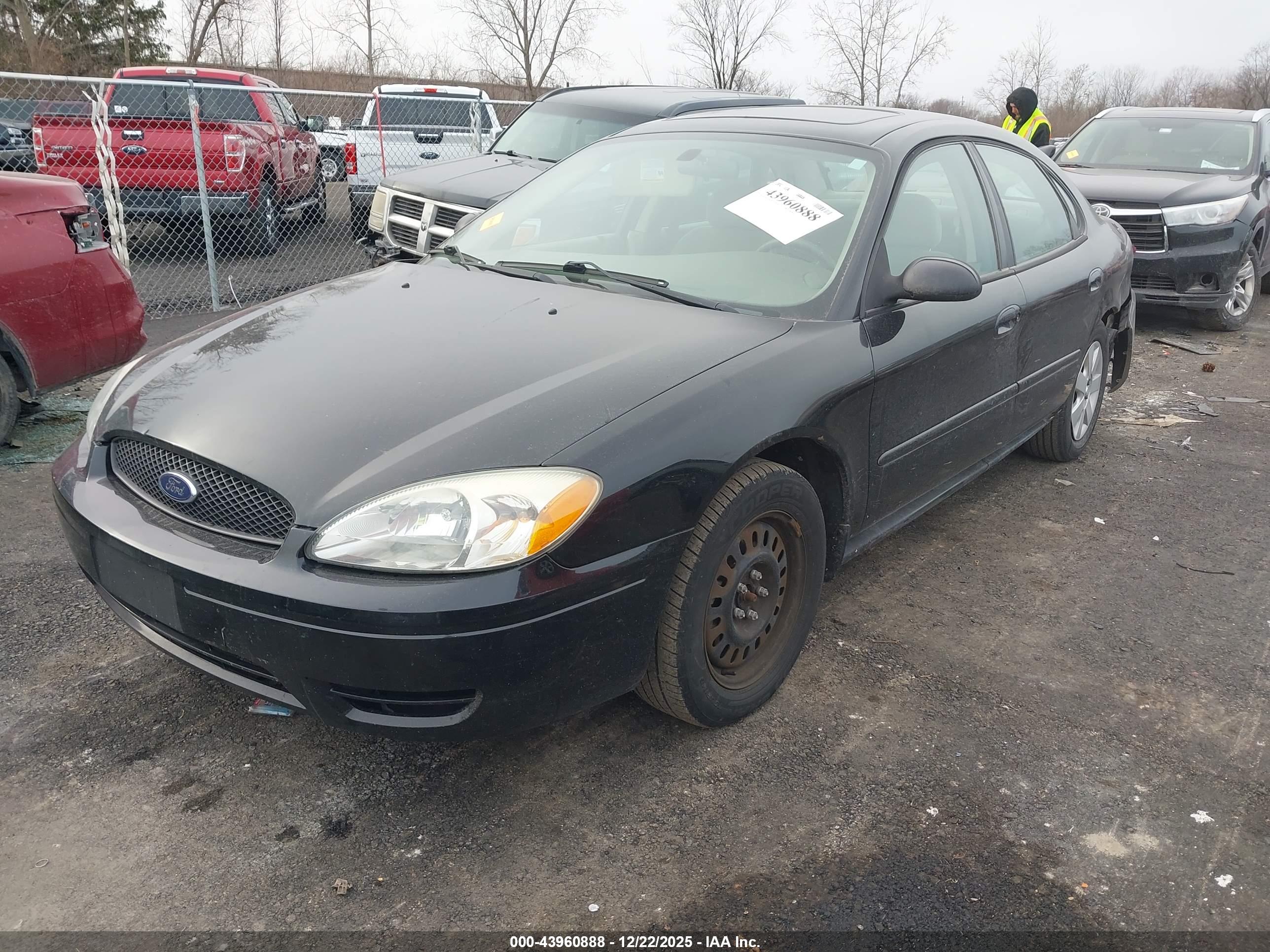 FORD TAURUS image 2